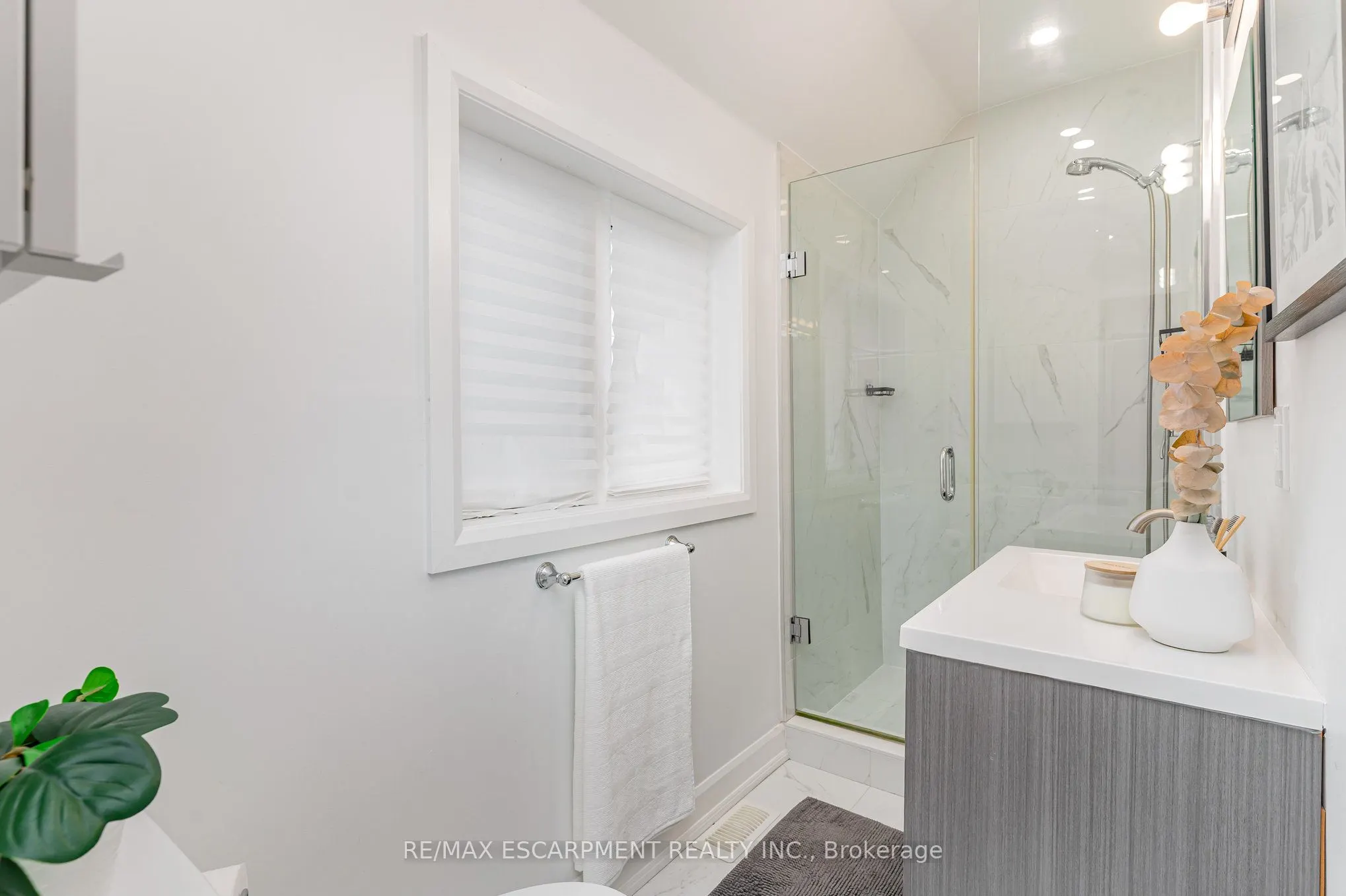 4 Robins Avenue