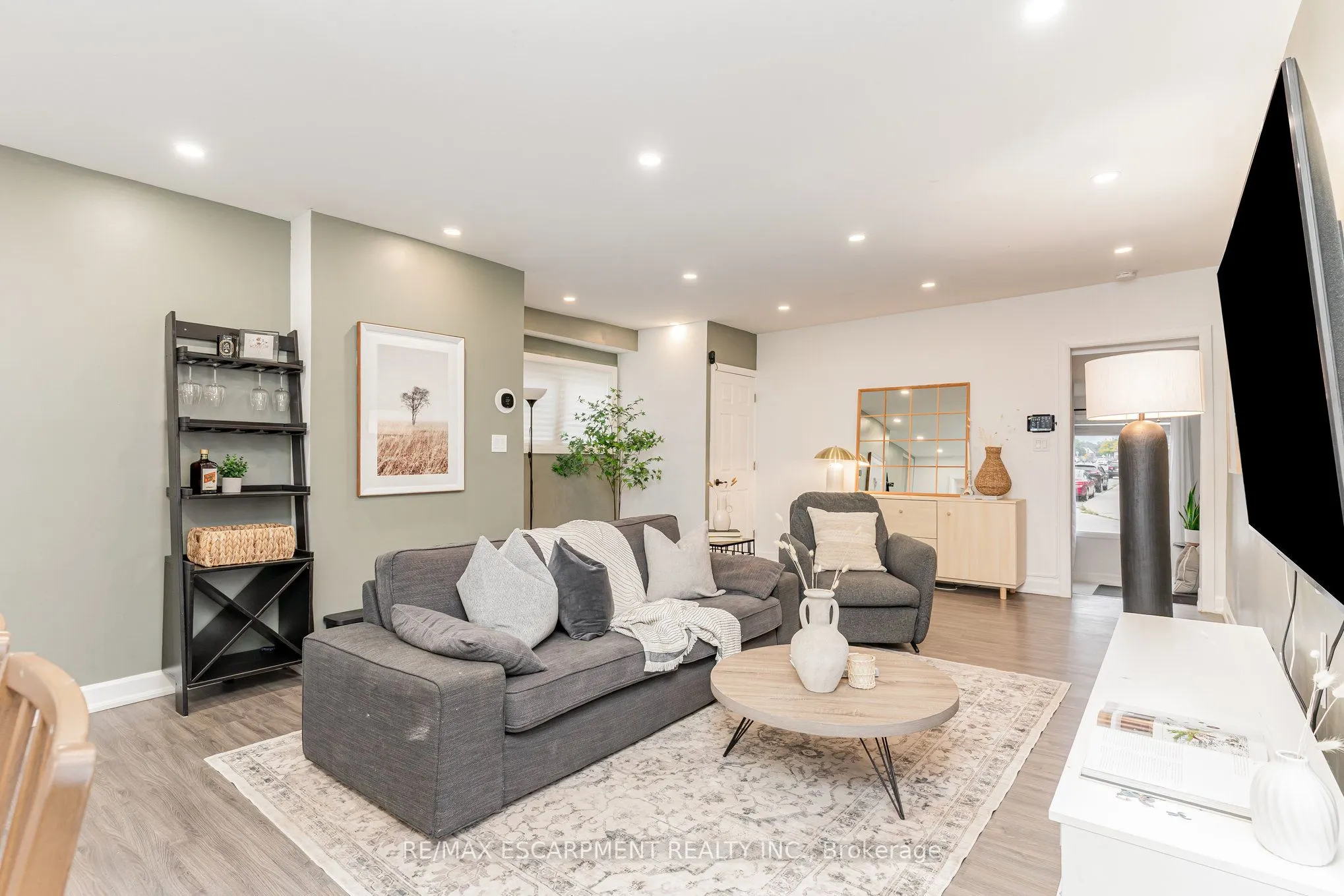 4 Robins Avenue