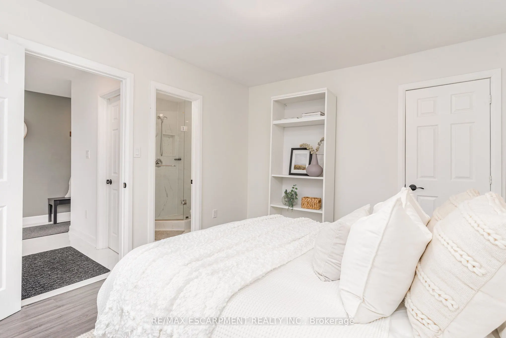4 Robins Avenue