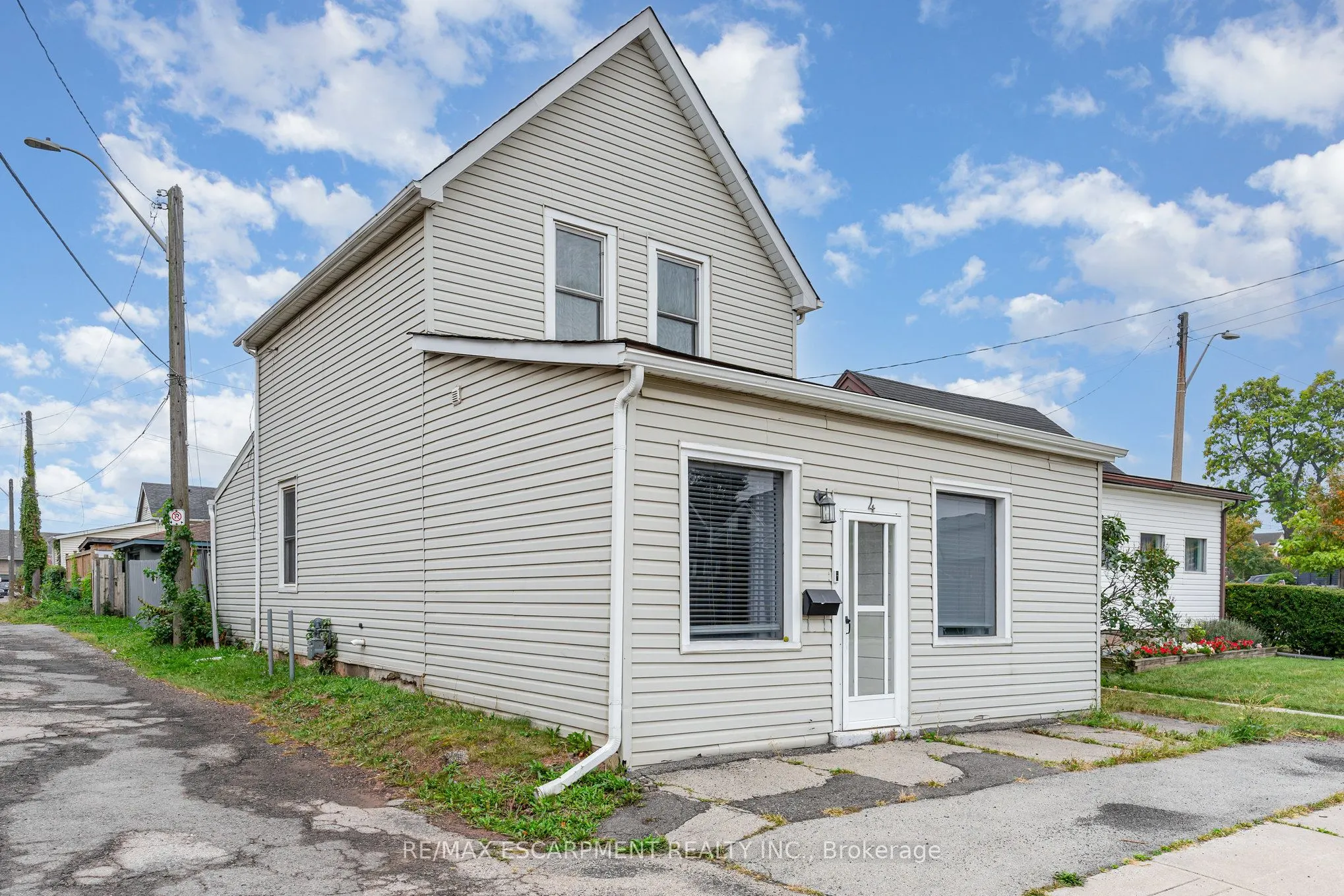 4 Robins Avenue