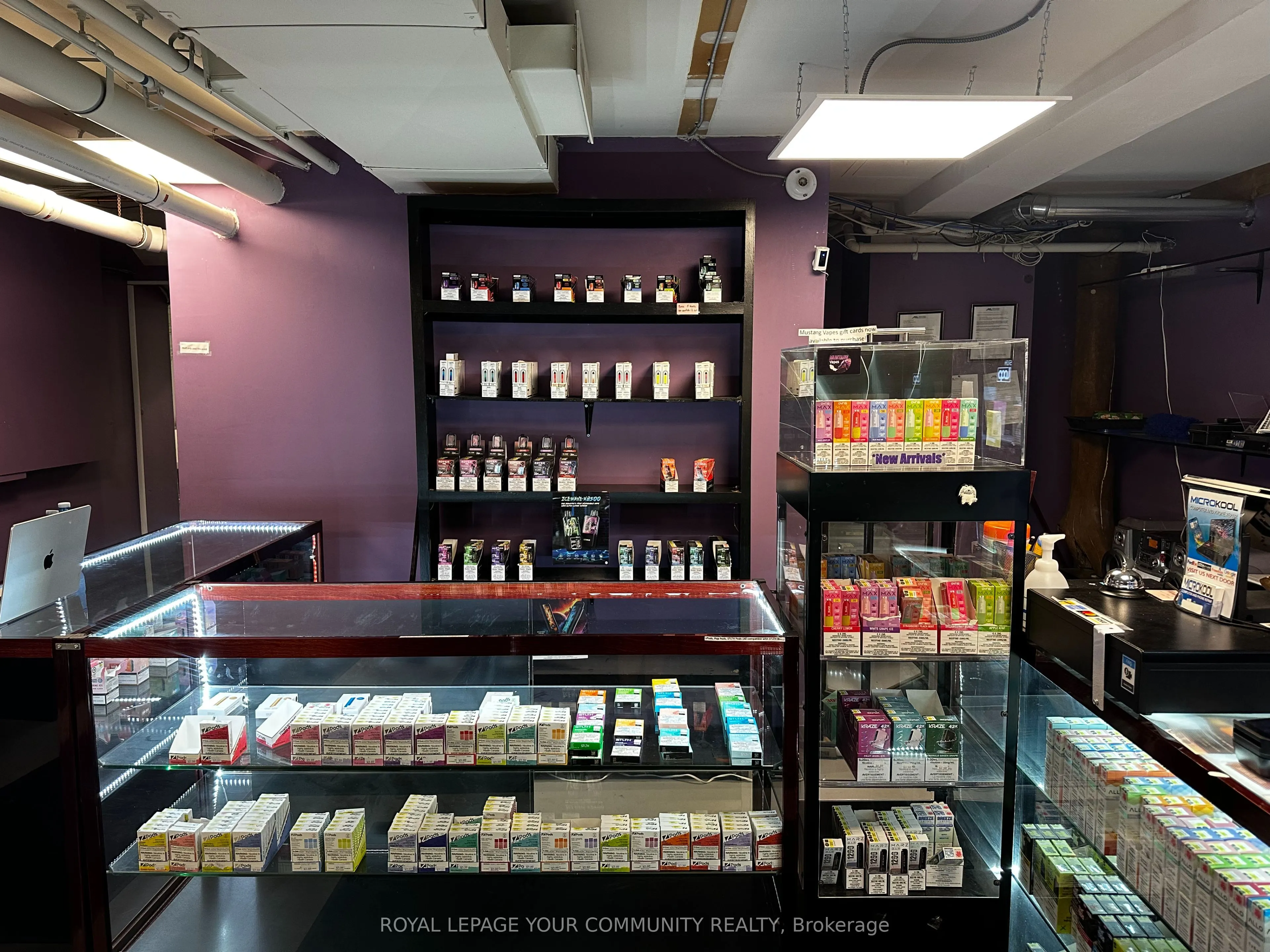 1135 Richmond Street W