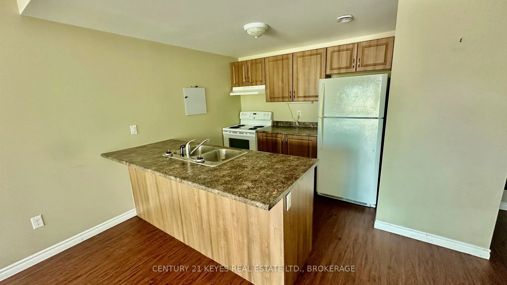 665 King Street W, #208