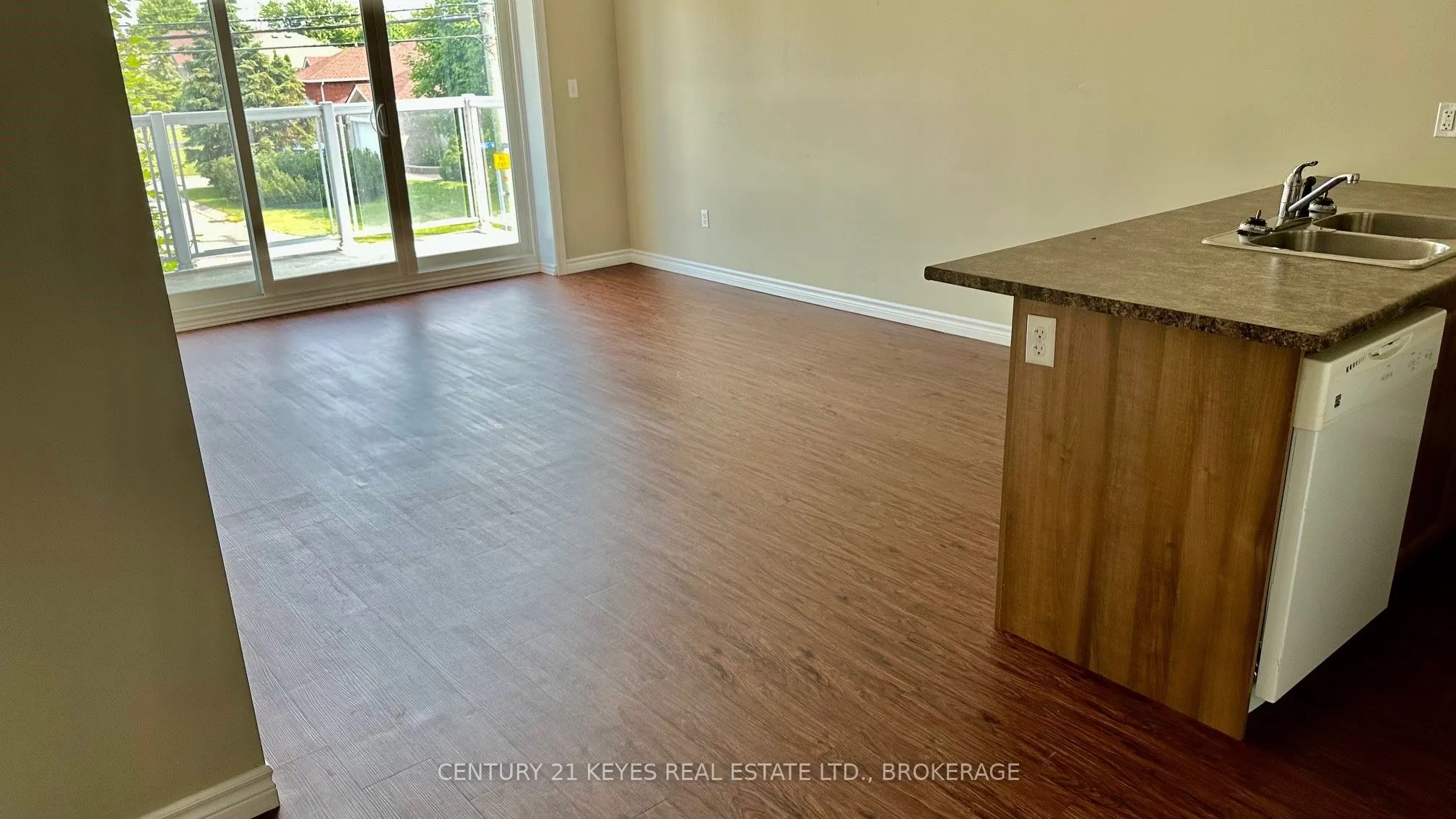 665 King Street W, #208