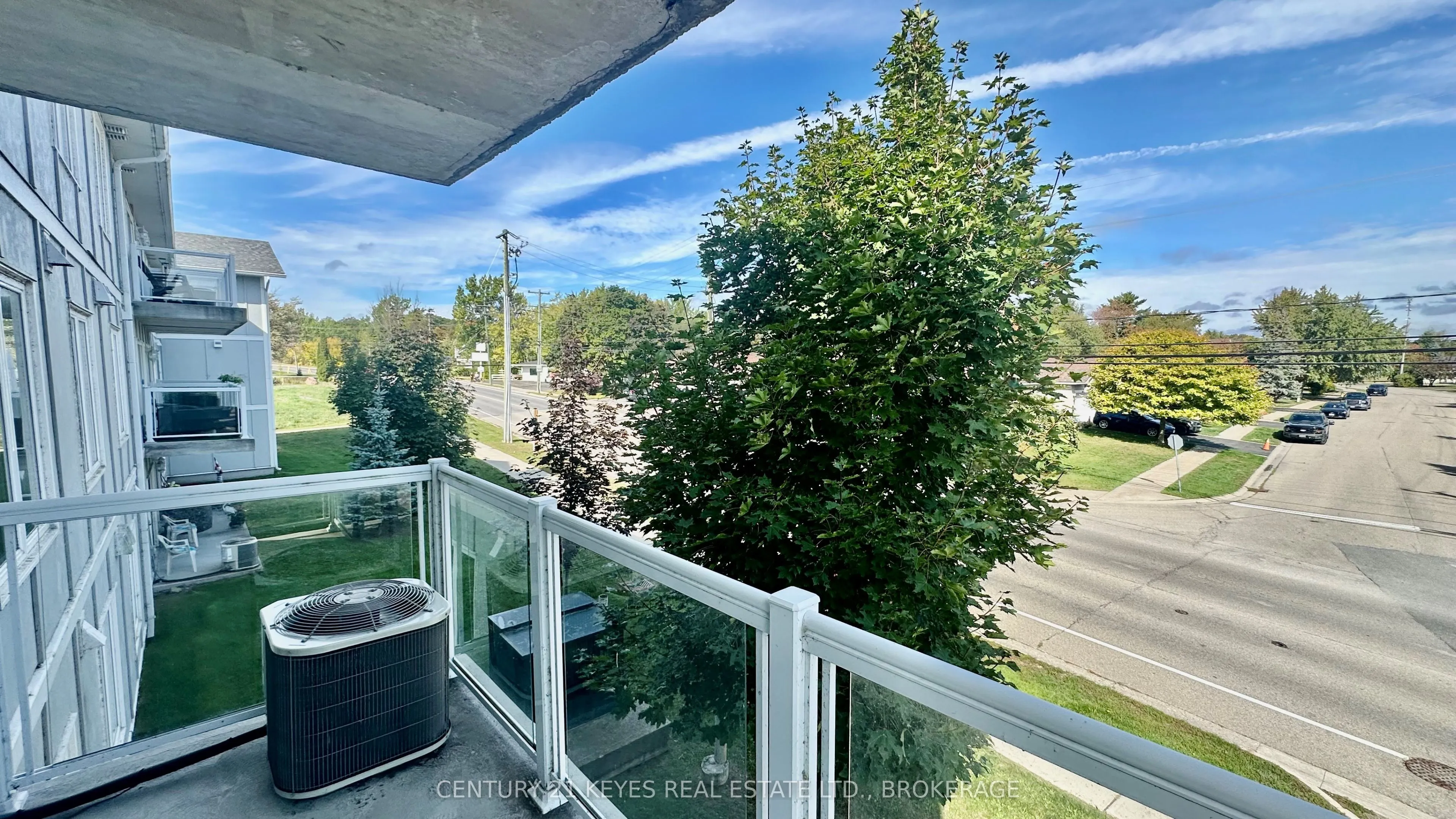 665 King Street W, #208