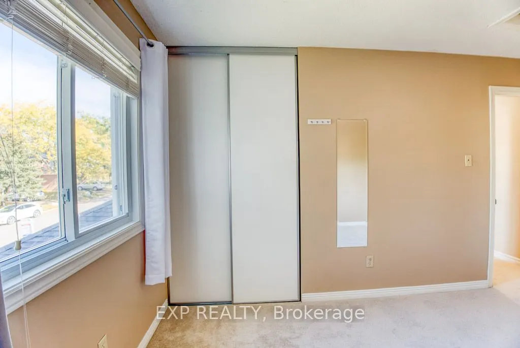 14 Hawley Crescent