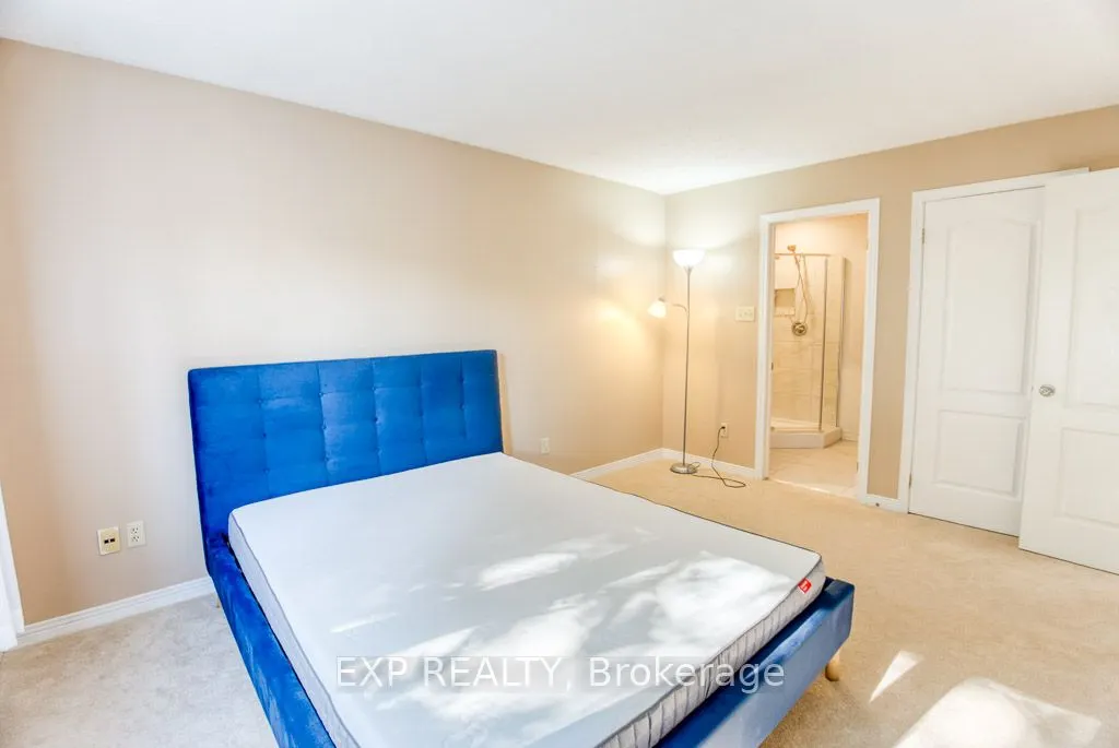 14 Hawley Crescent
