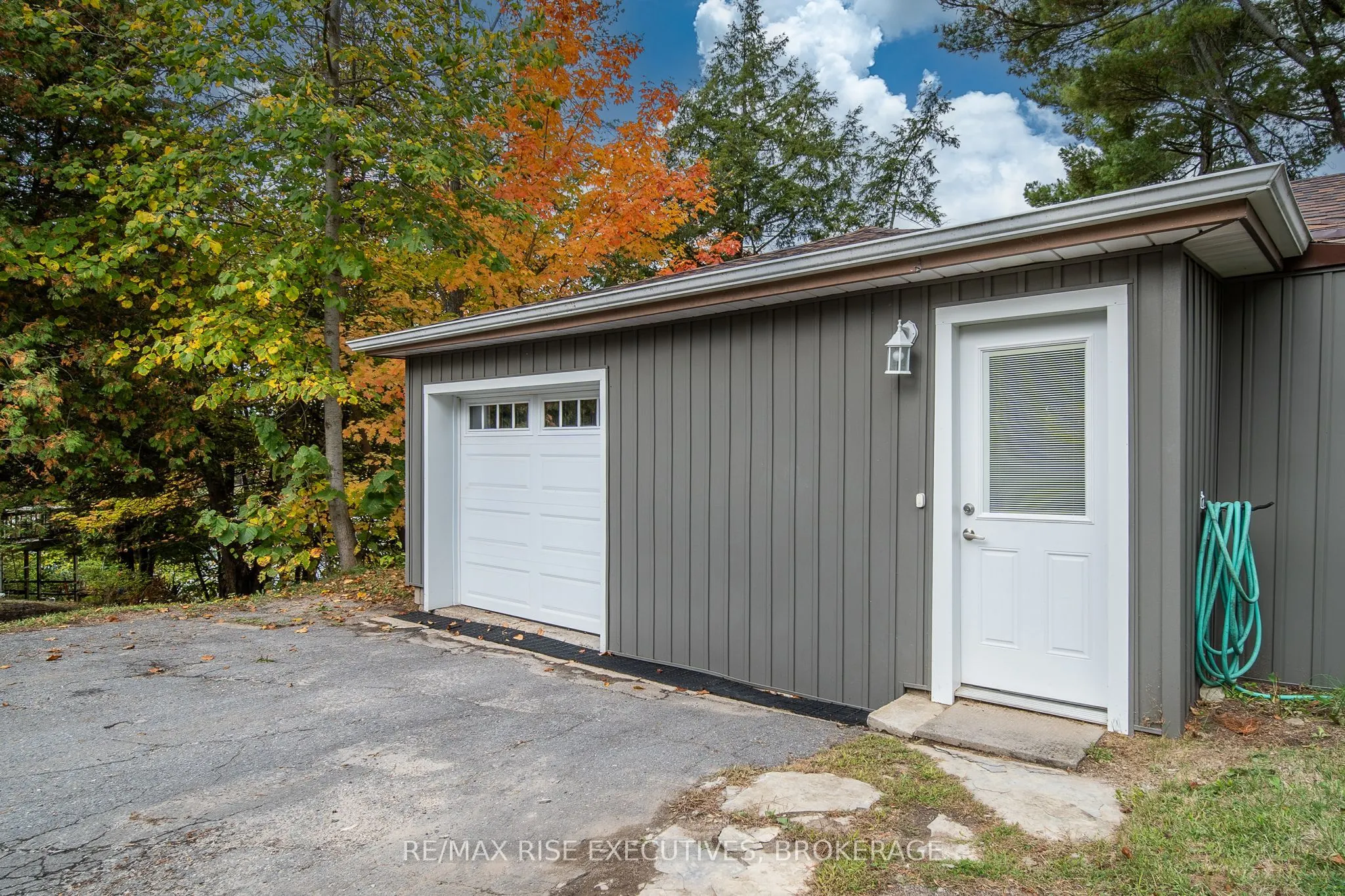 1017 Woods Lane