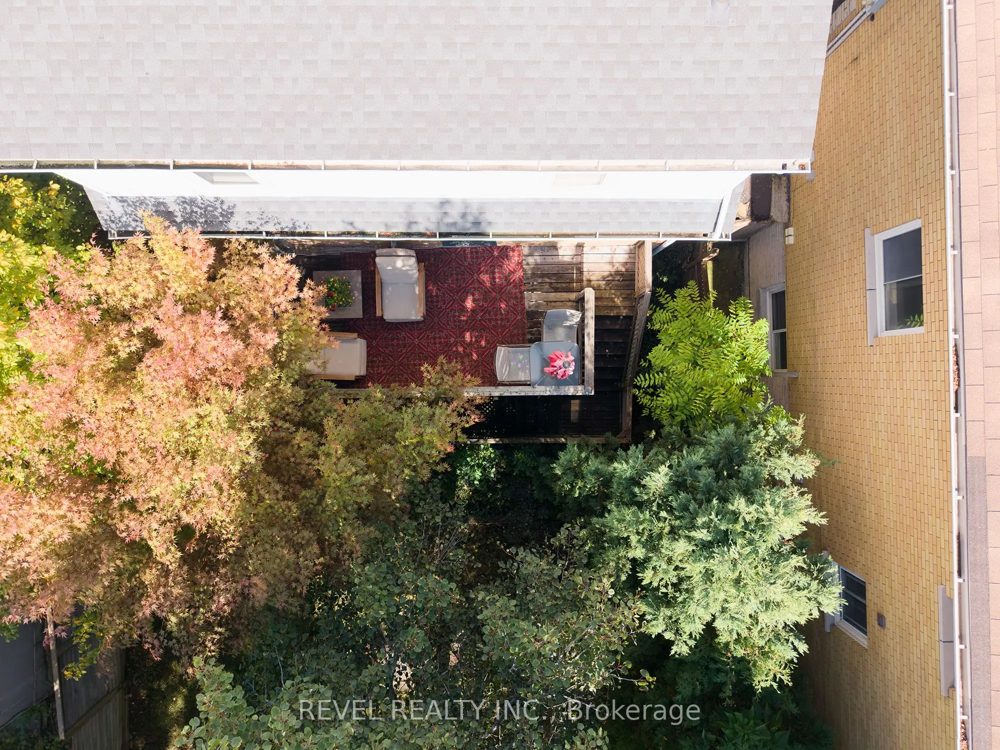 24 Avenue Road
