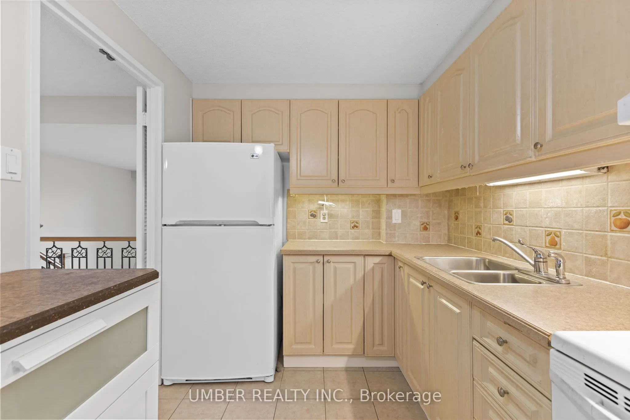 915 Elmsmere Road, #708