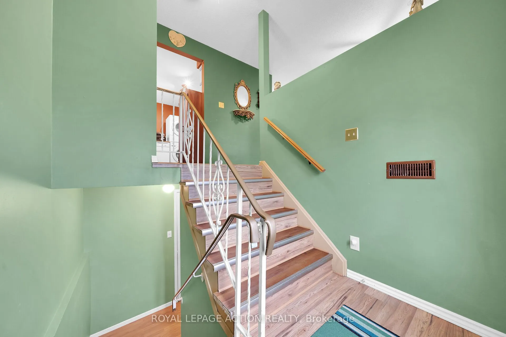 8 Maple Crescent