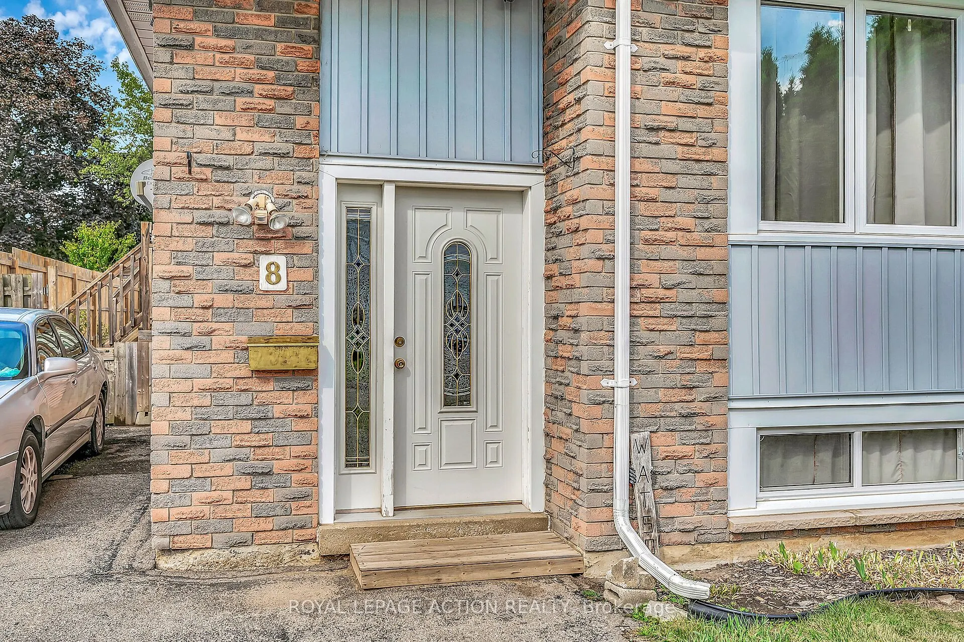 8 Maple Crescent