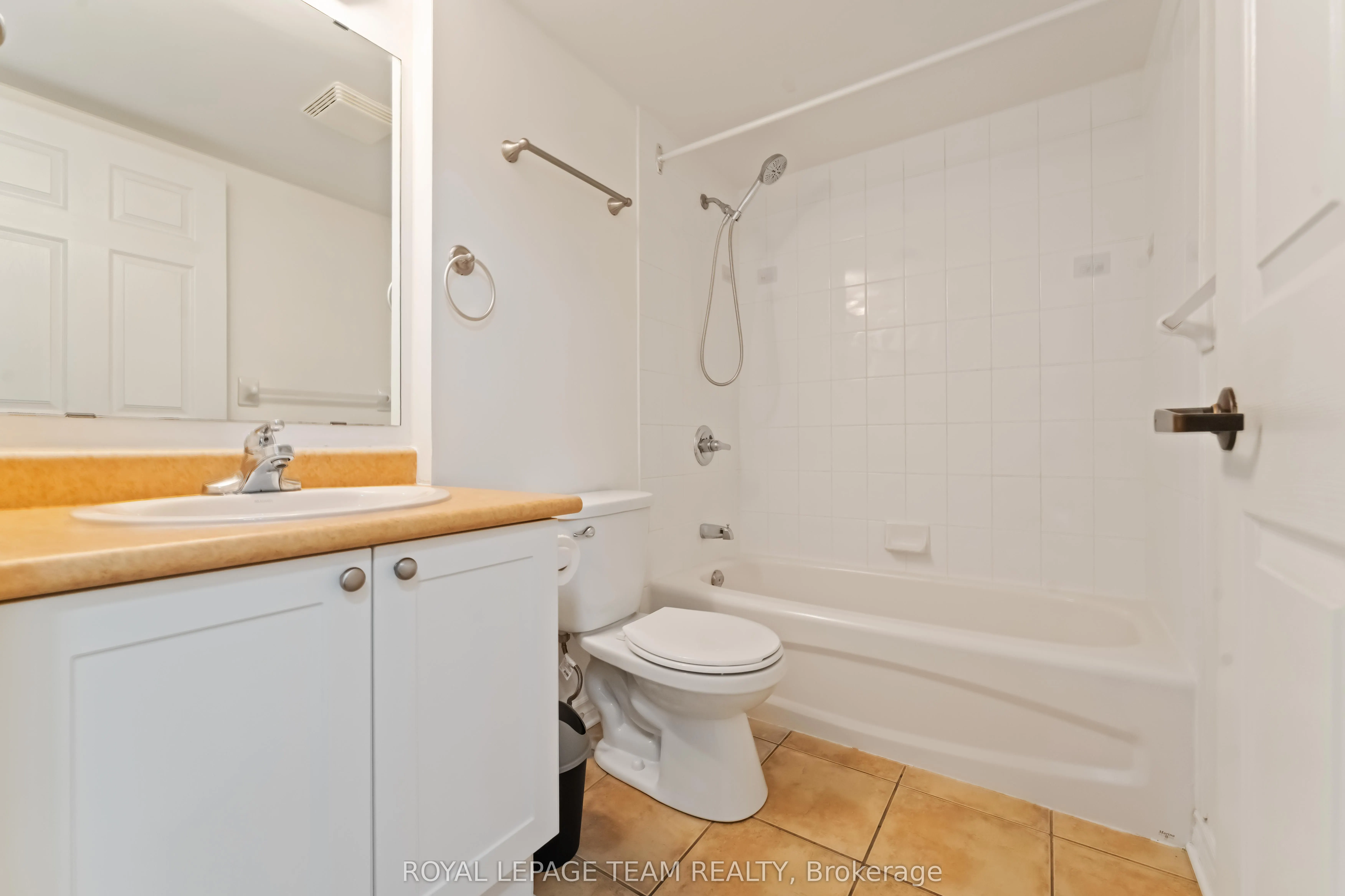 120 GRANT CARMAN Drive, #801