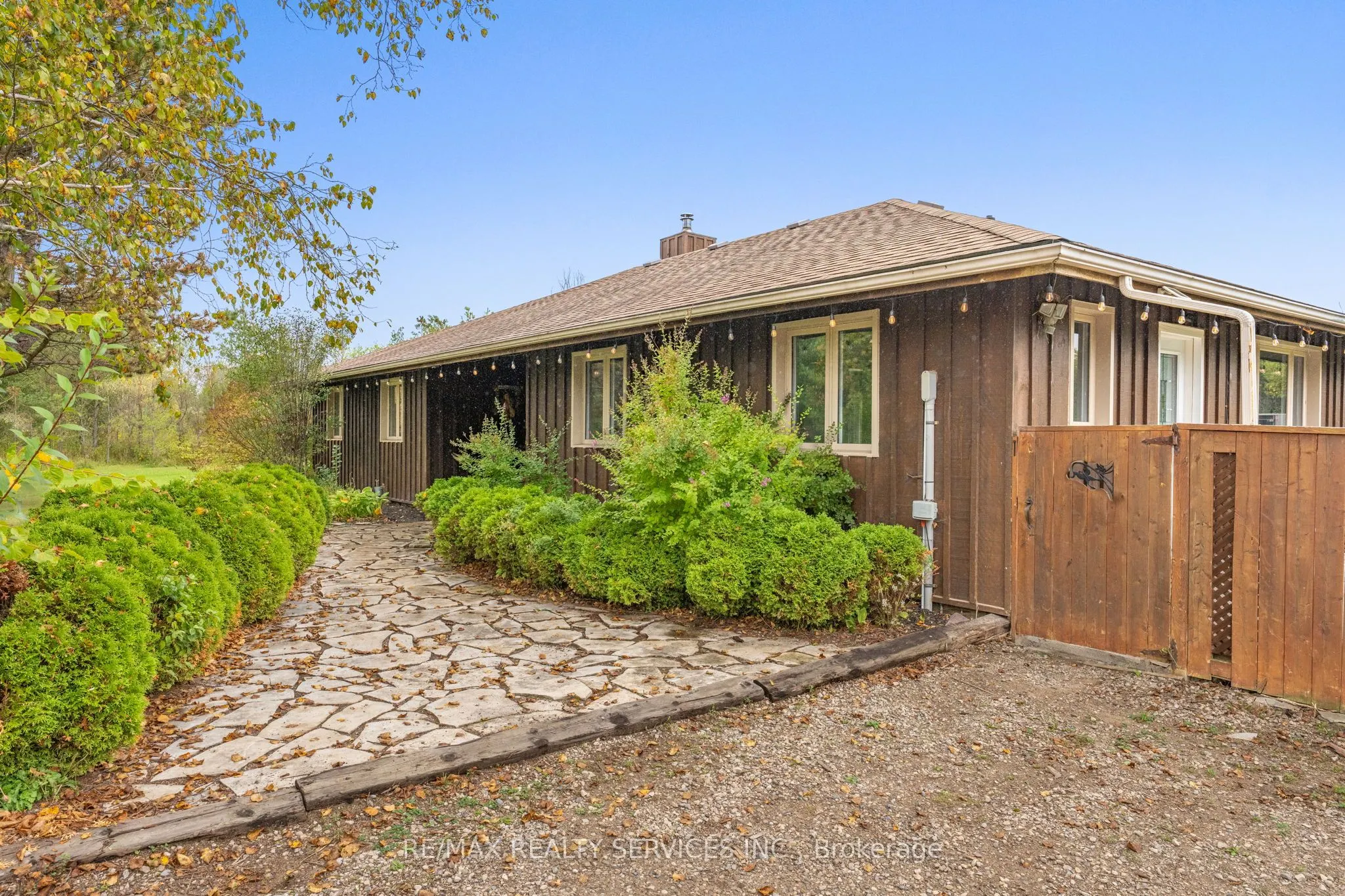 8777 17th Sideroad
