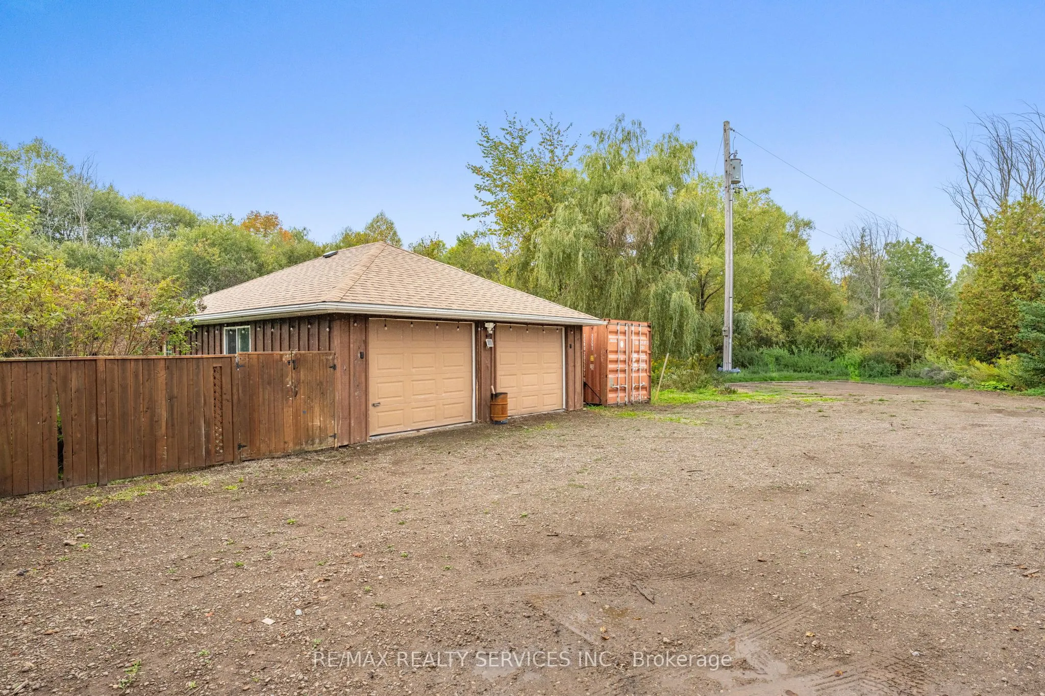 8777 17th Sideroad