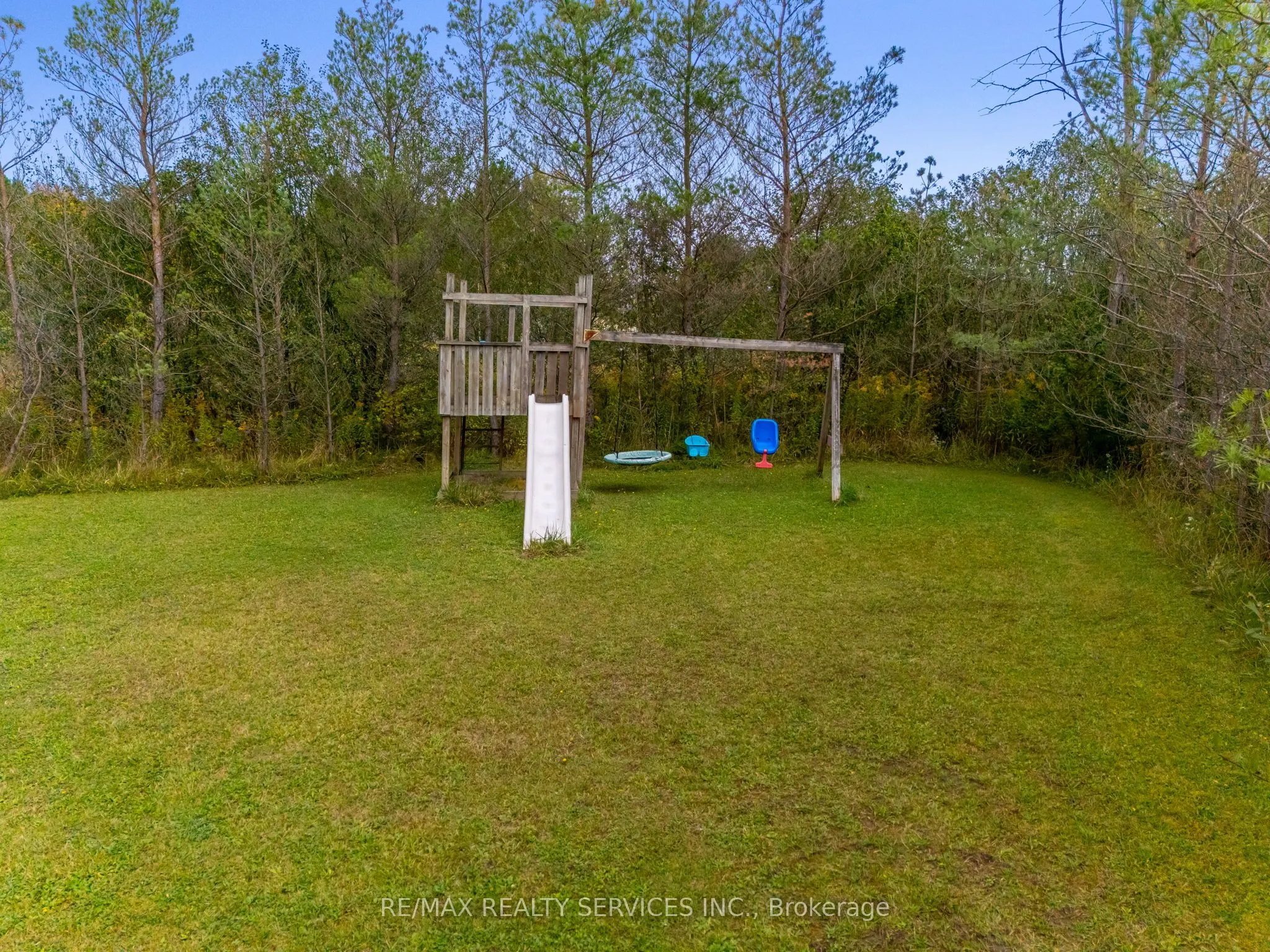 8777 17th Sideroad