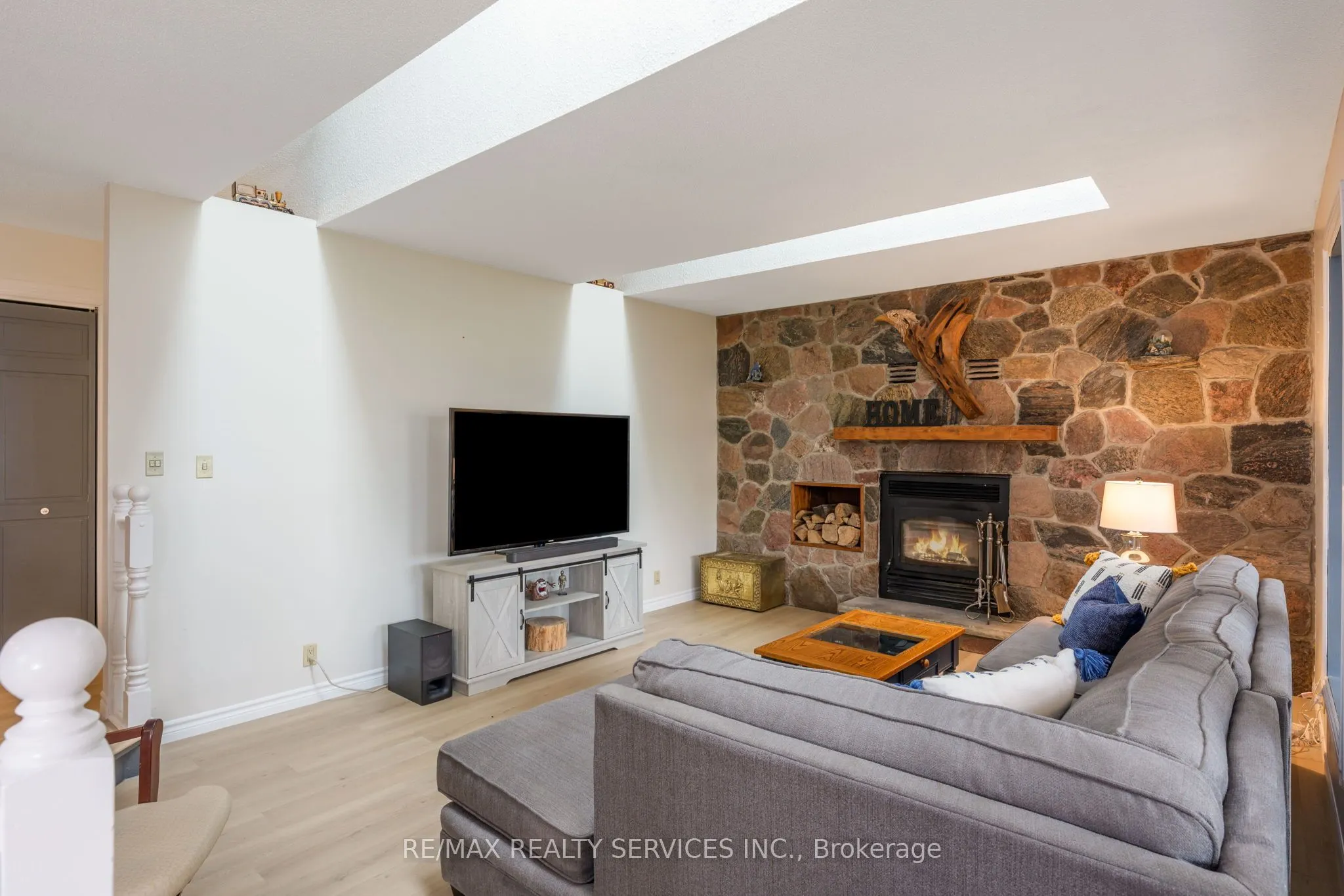 8777 17th Sideroad