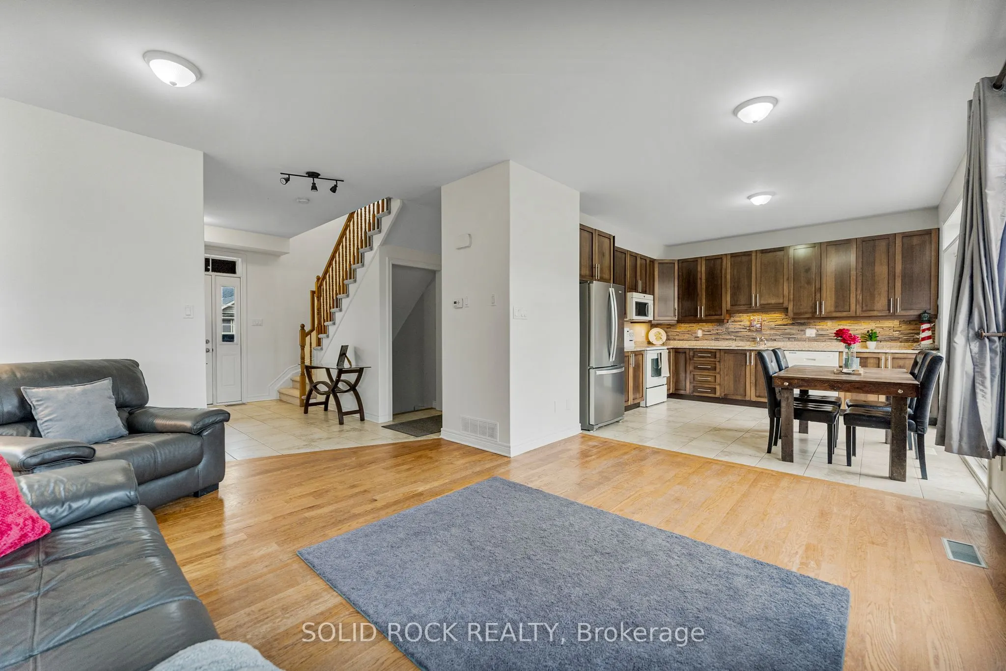 53 WILLOWSHORE Way