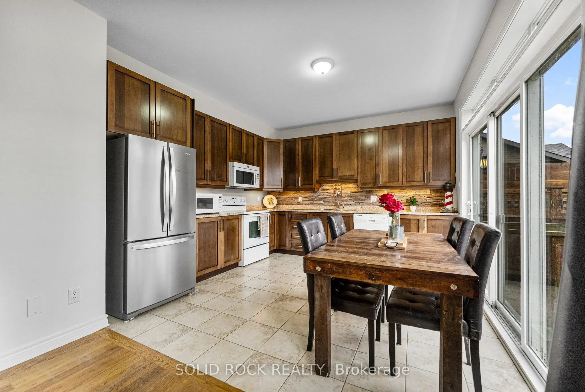 53 WILLOWSHORE Way