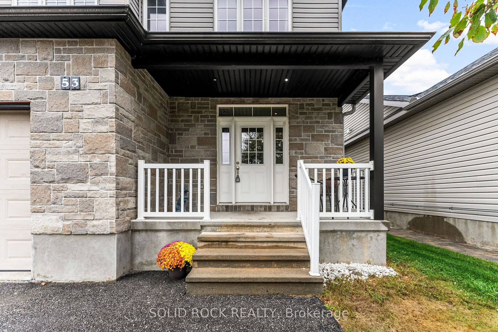 53 WILLOWSHORE Way