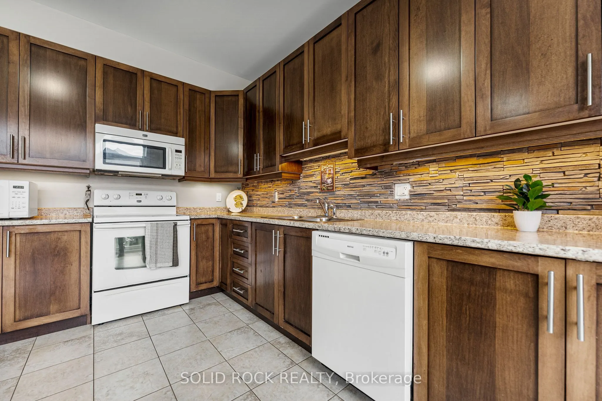 53 WILLOWSHORE Way
