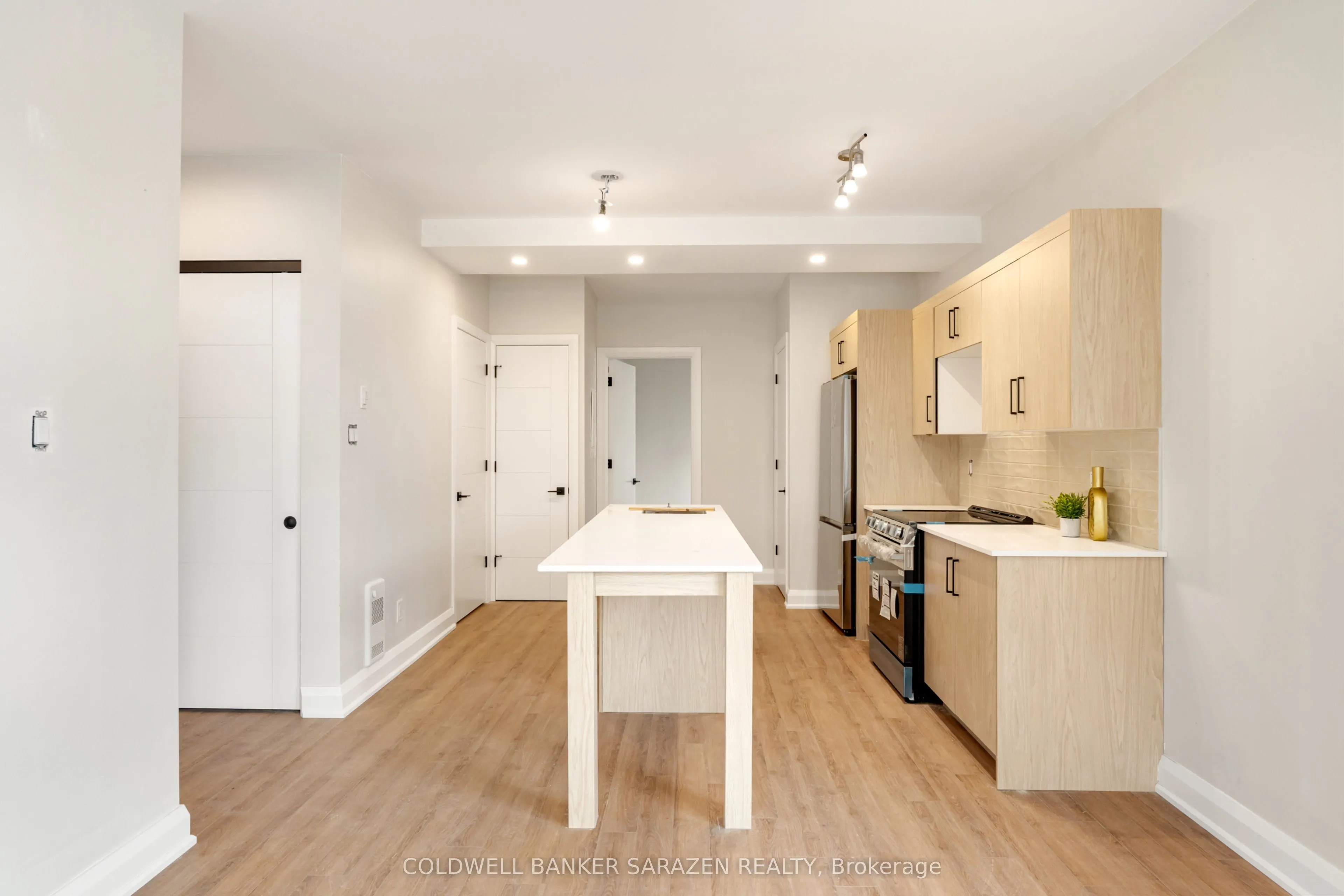 10 MCARTHUR Avenue, #101