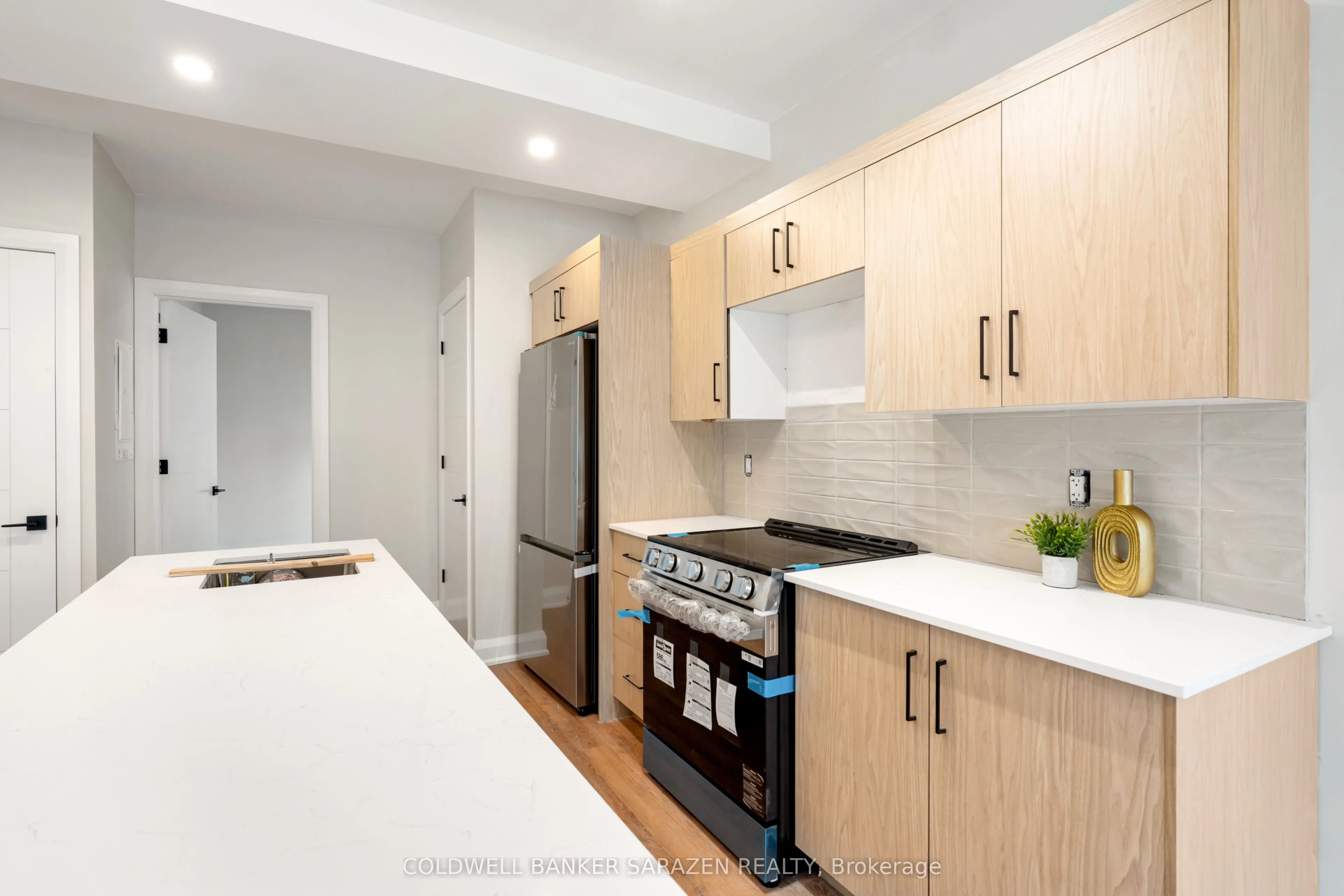 10 MCARTHUR Avenue, #101