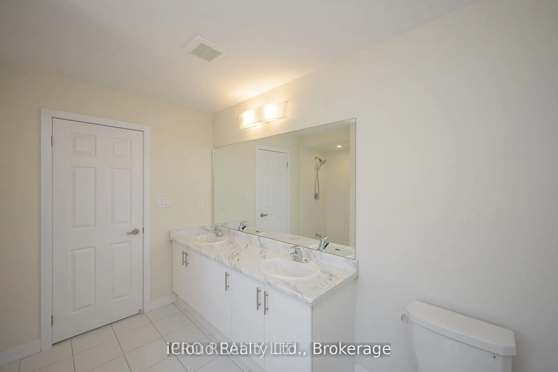 102 SUNFLOWER Crescent