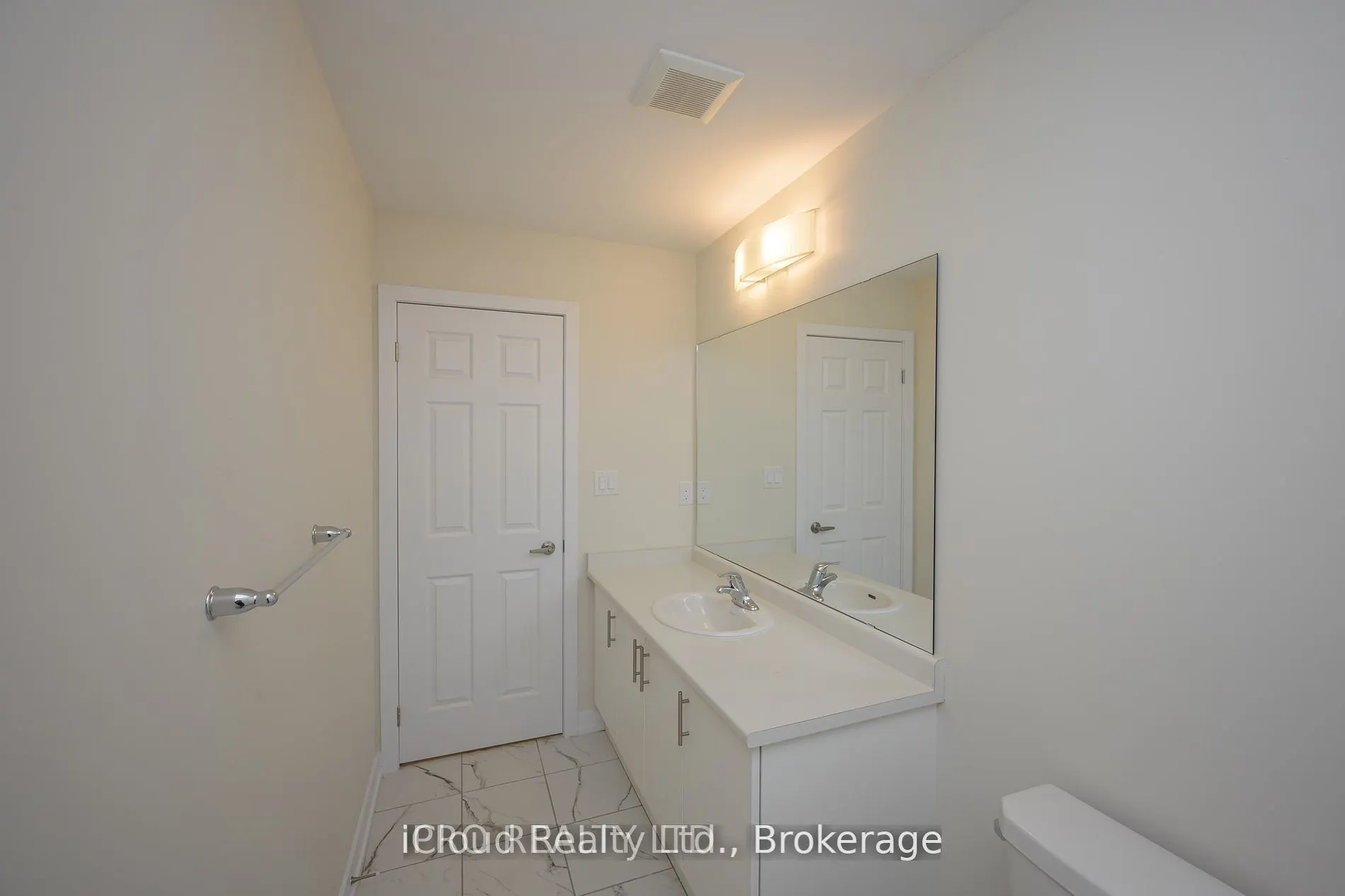 102 SUNFLOWER Crescent