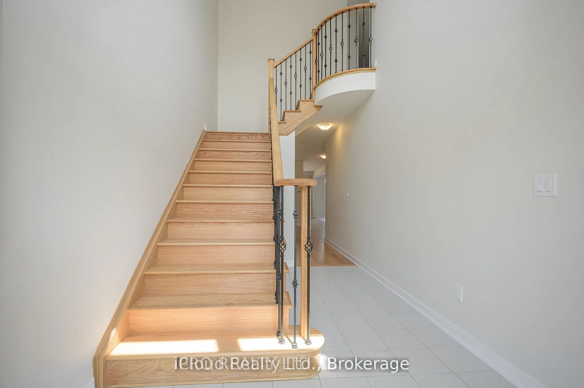 102 SUNFLOWER Crescent
