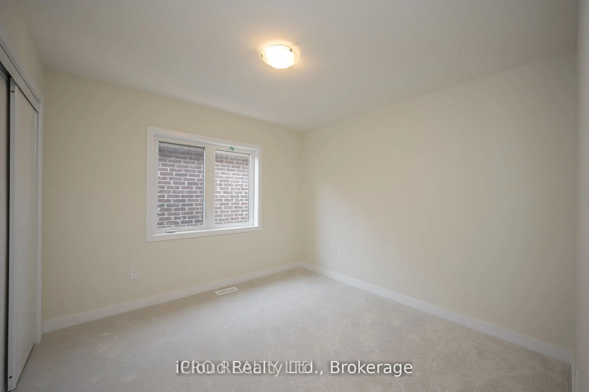 102 SUNFLOWER Crescent