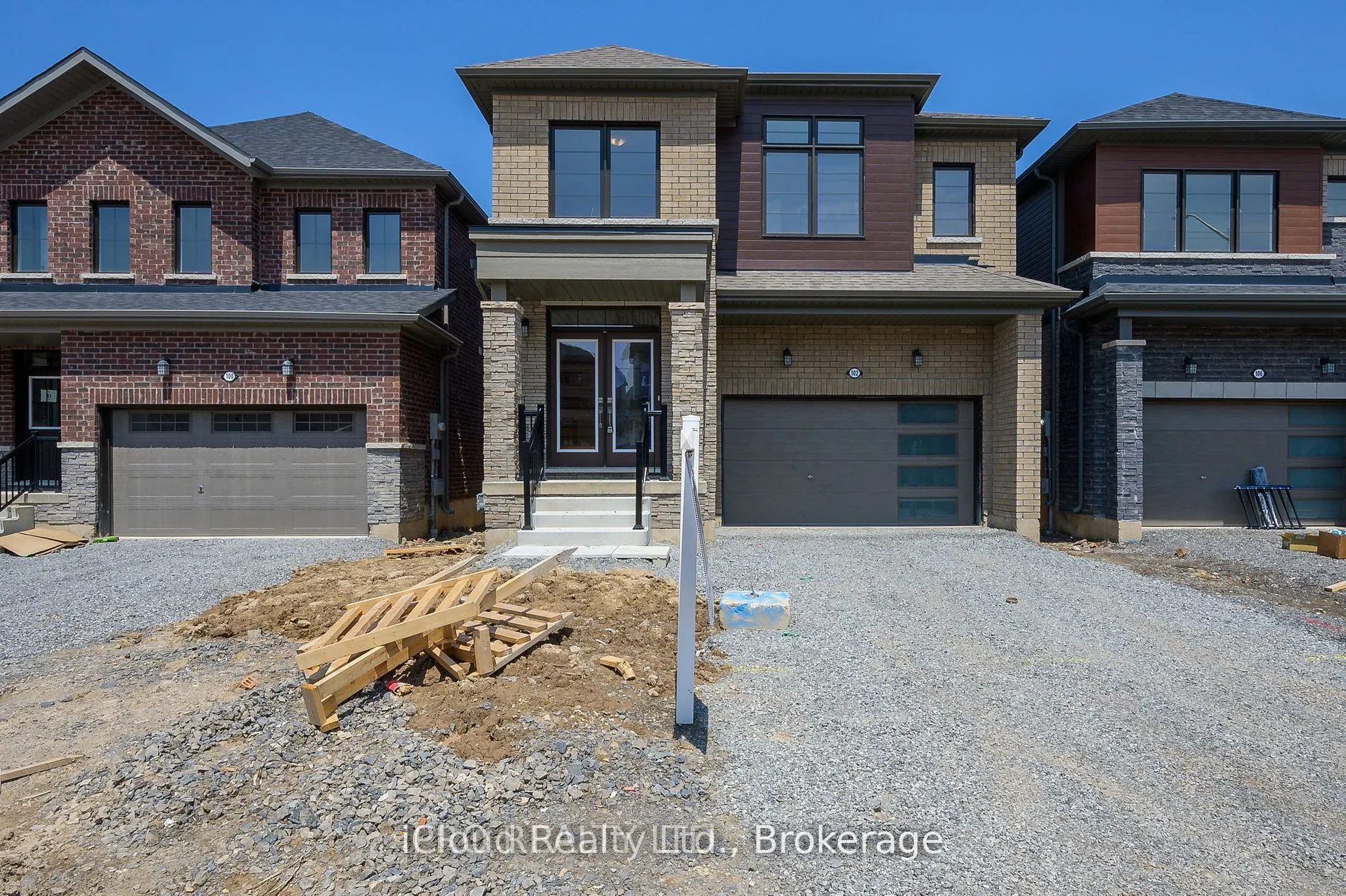 102 SUNFLOWER Crescent