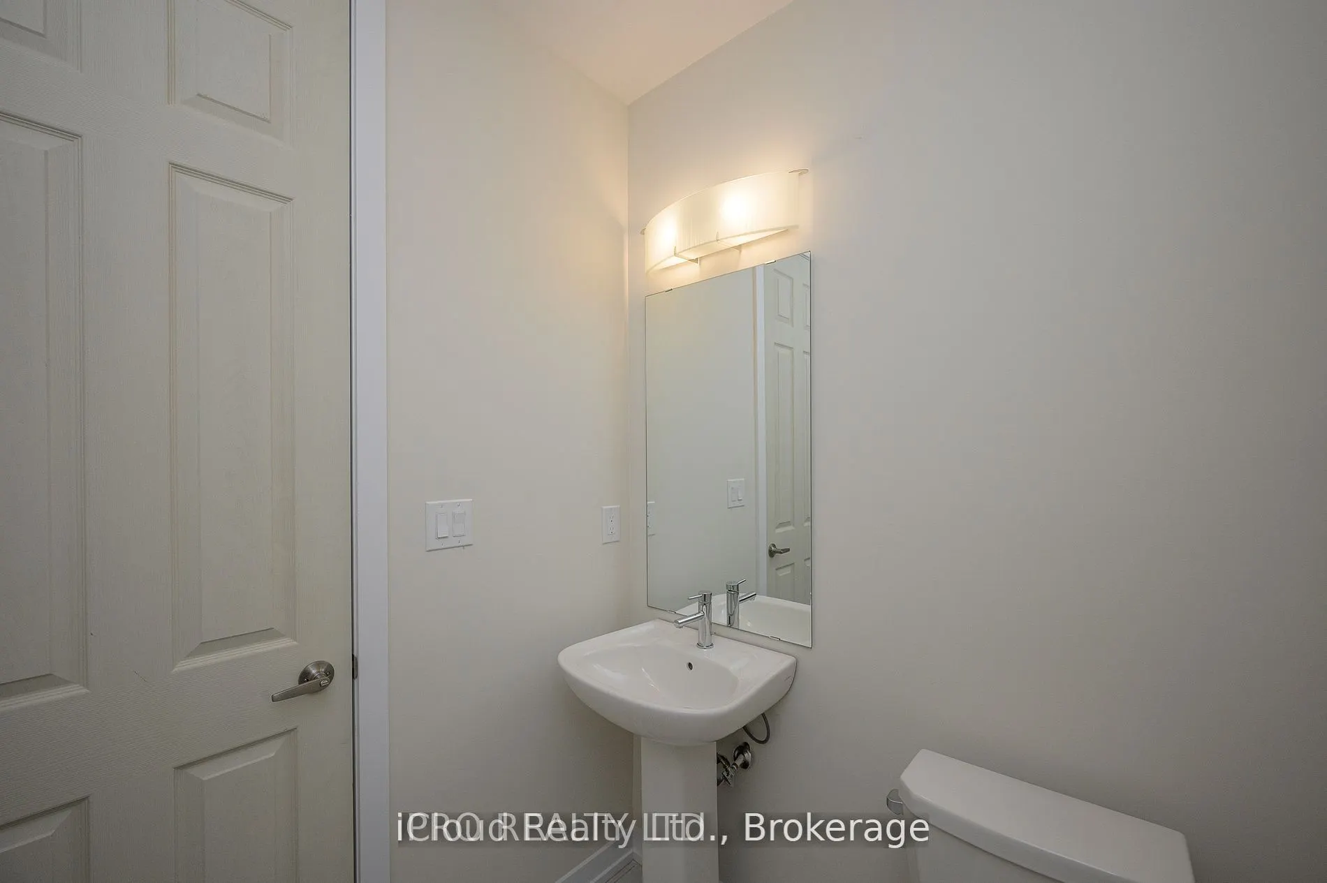 102 SUNFLOWER Crescent