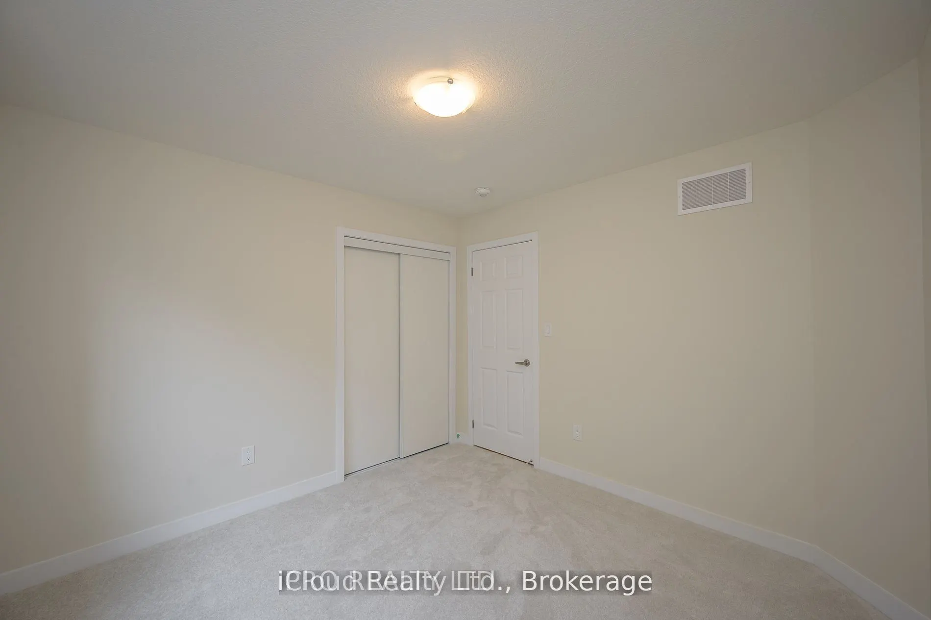 102 SUNFLOWER Crescent