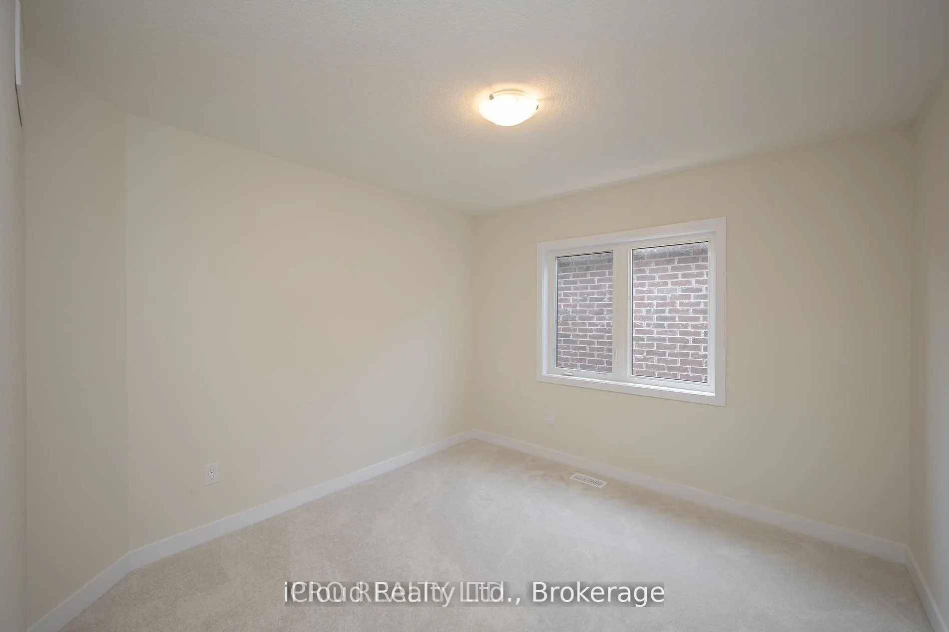 102 SUNFLOWER Crescent