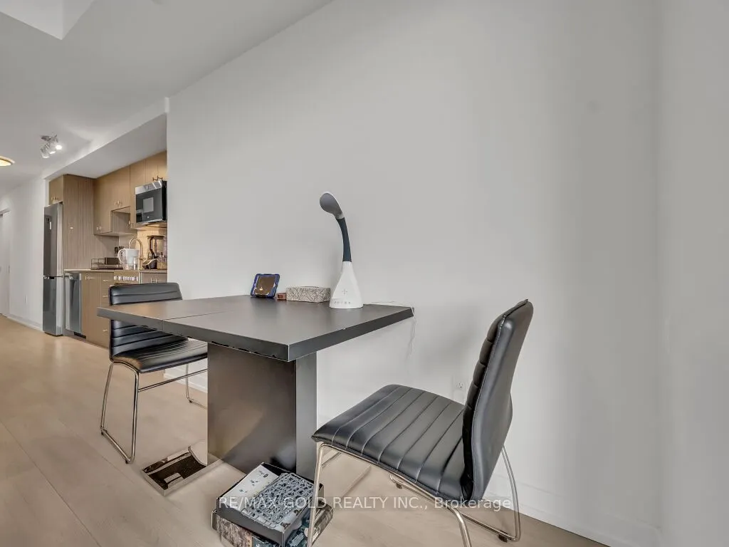 5 Wellington Street, #1405