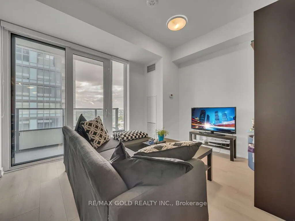 5 Wellington Street, #1405