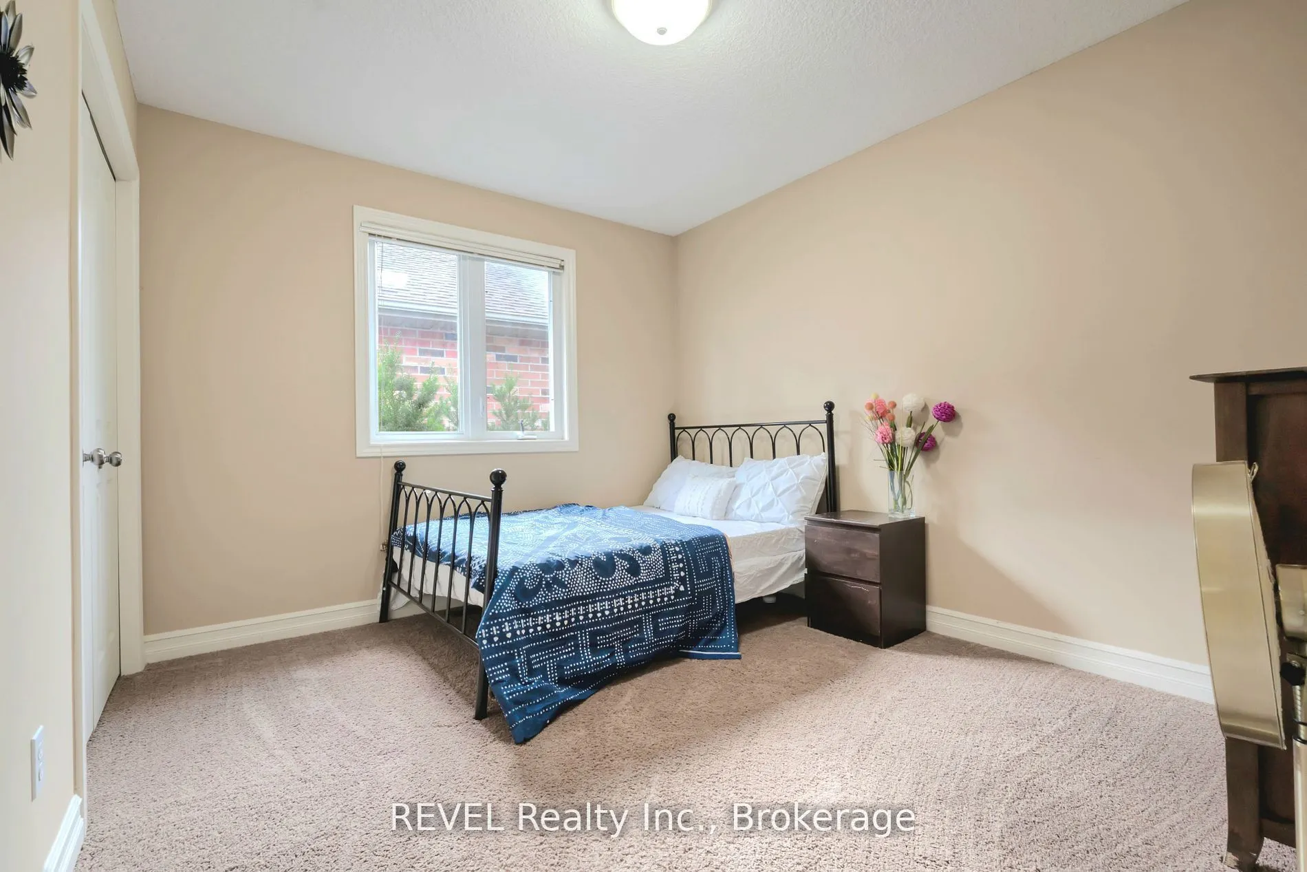1085 South Wenige Drive