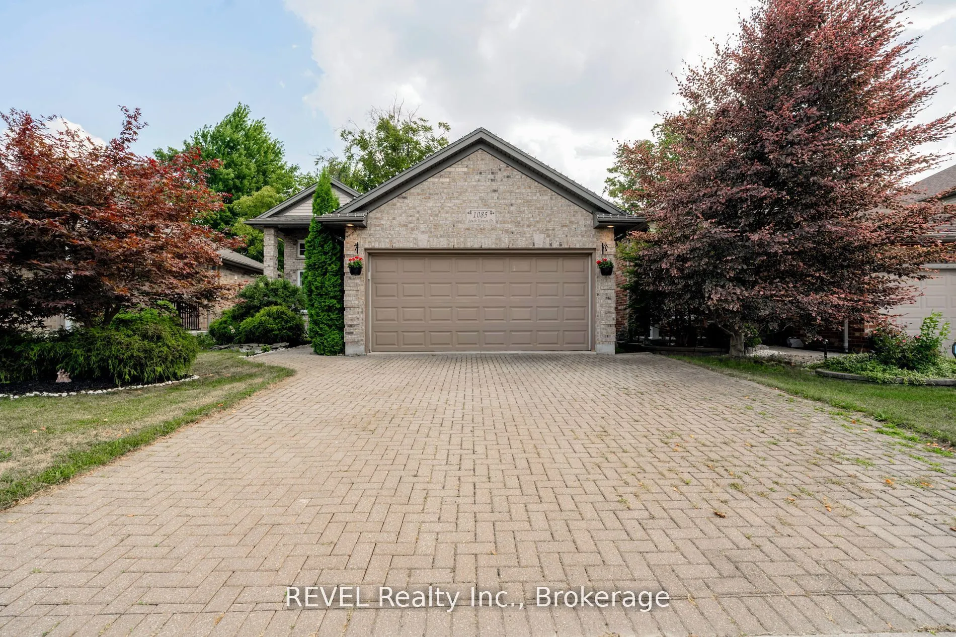 1085 South Wenige Drive