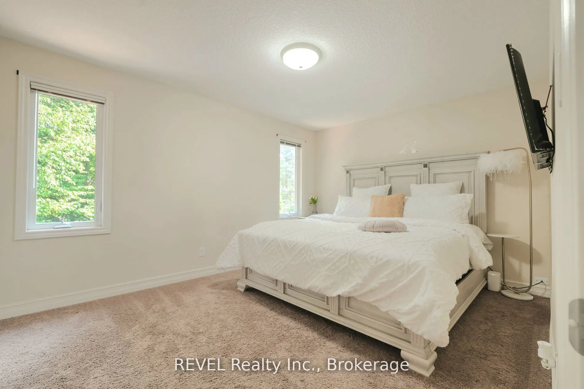 1085 South Wenige Drive