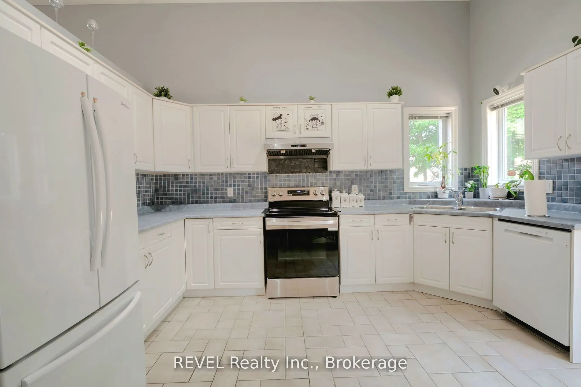 1085 South Wenige Drive
