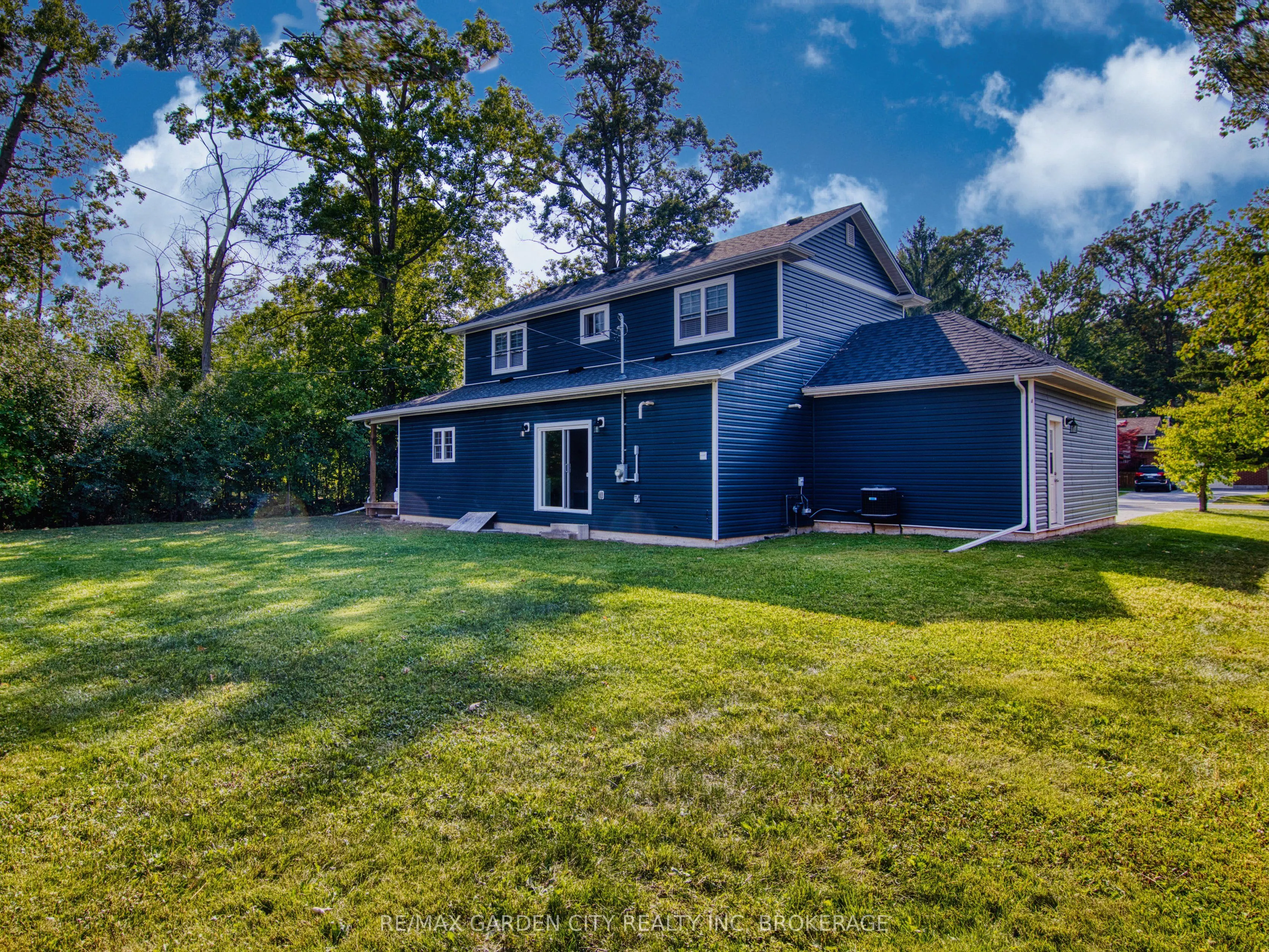 686 Lakeview Road