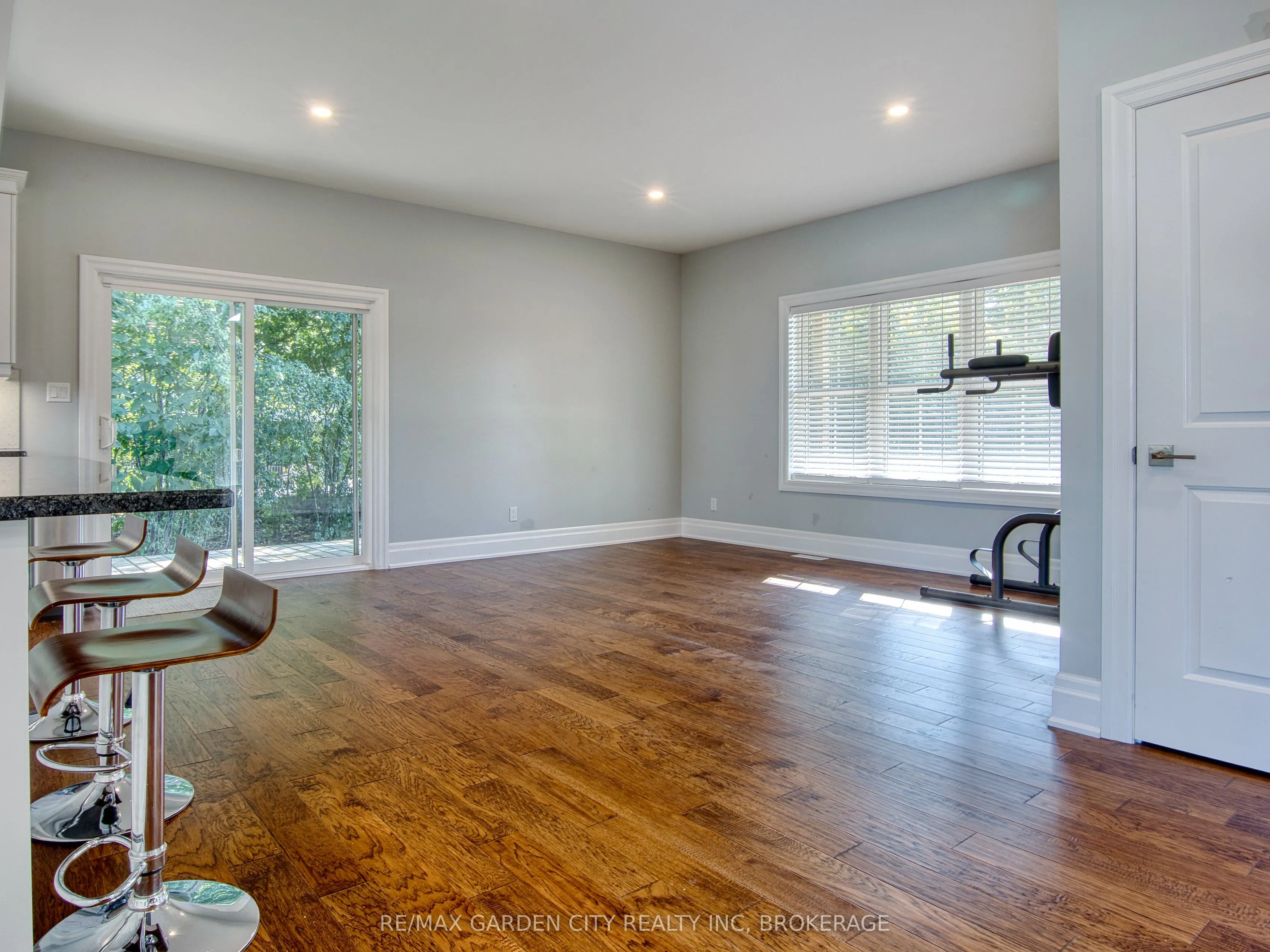 686 Lakeview Road