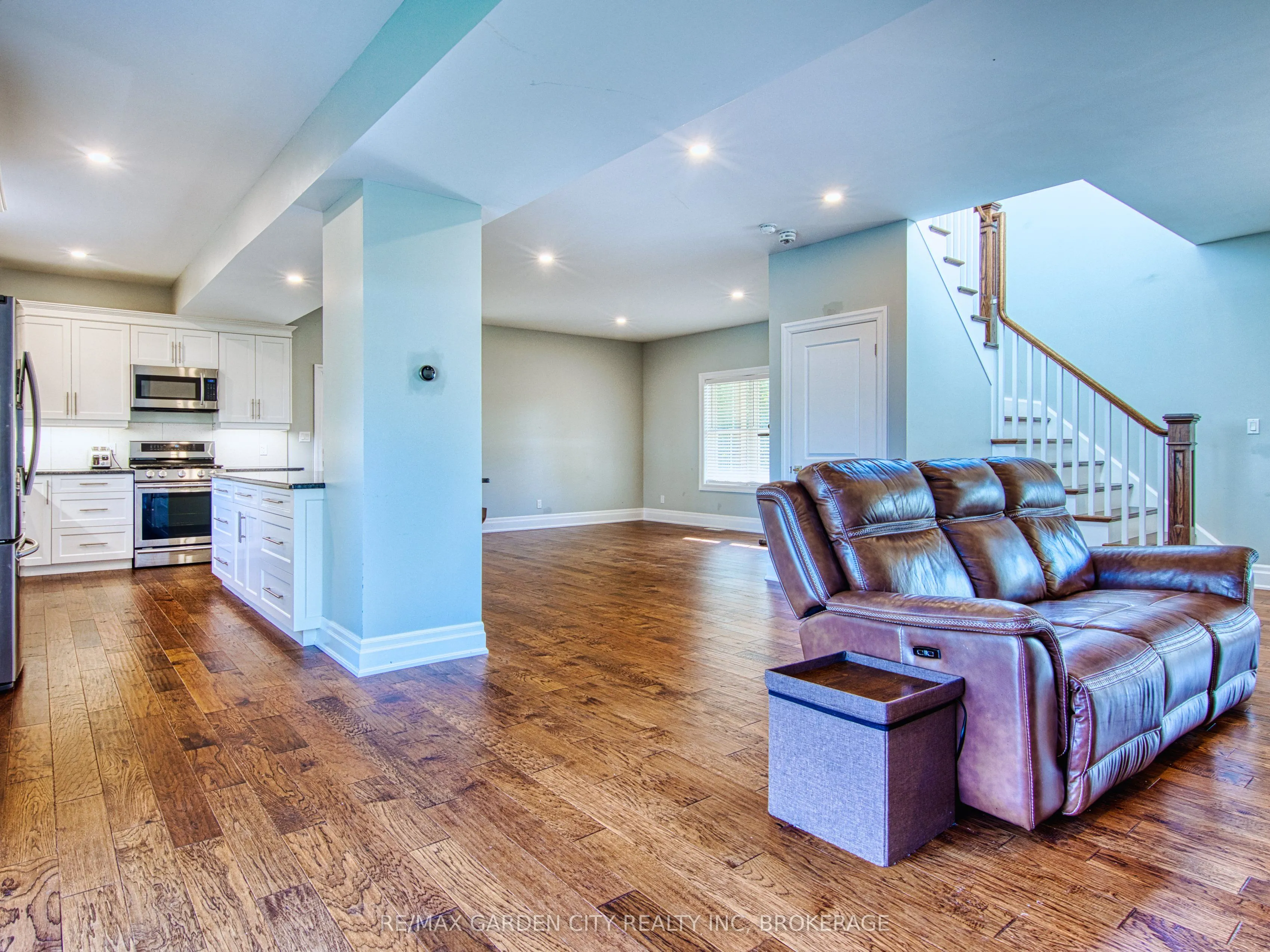686 Lakeview Road