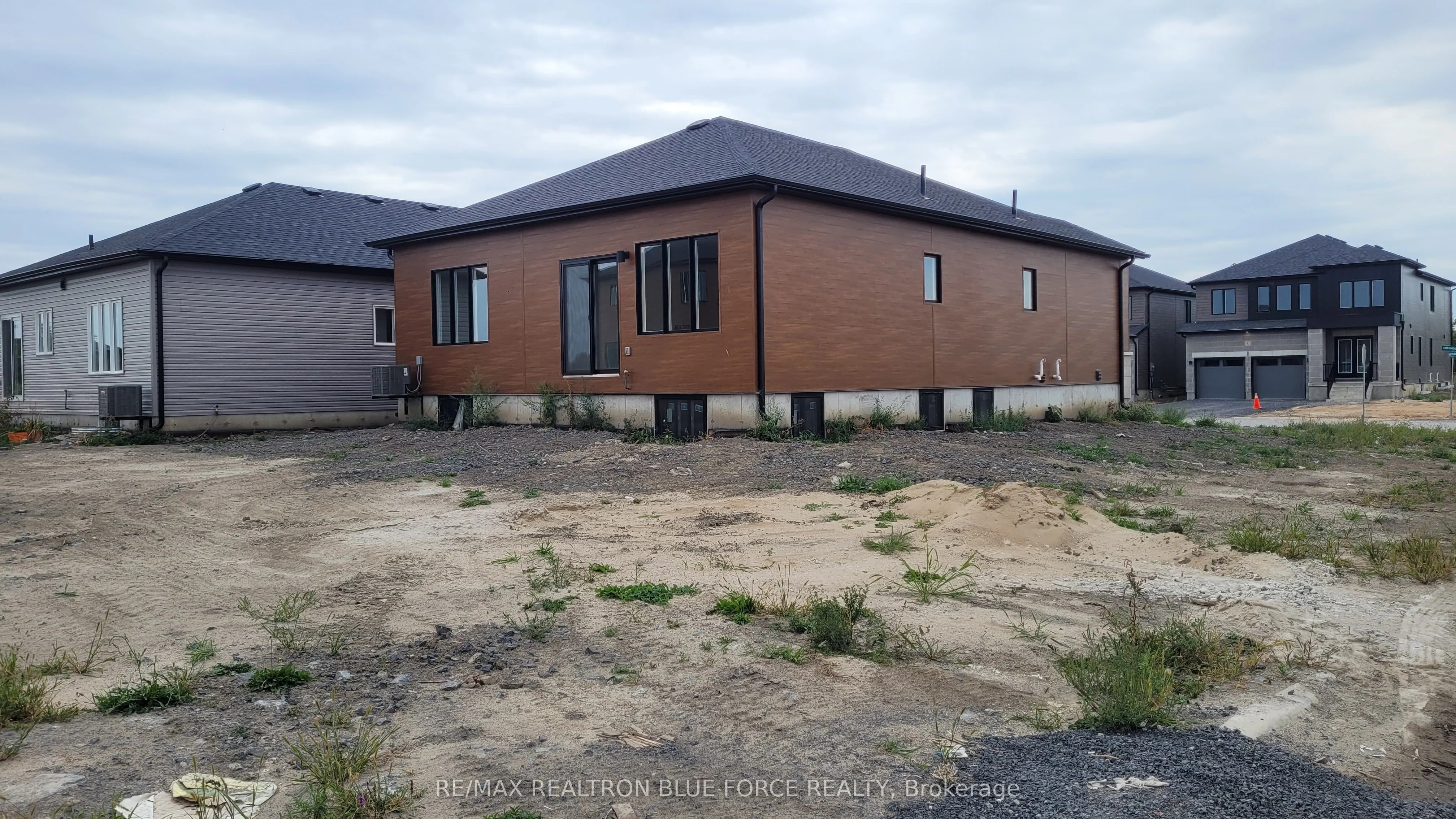 92 Creighton Drive, #Main