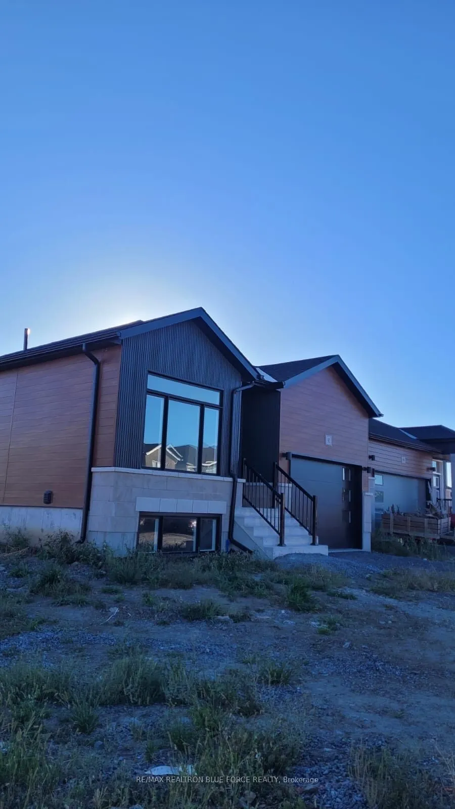92 Creighton Drive, #Main