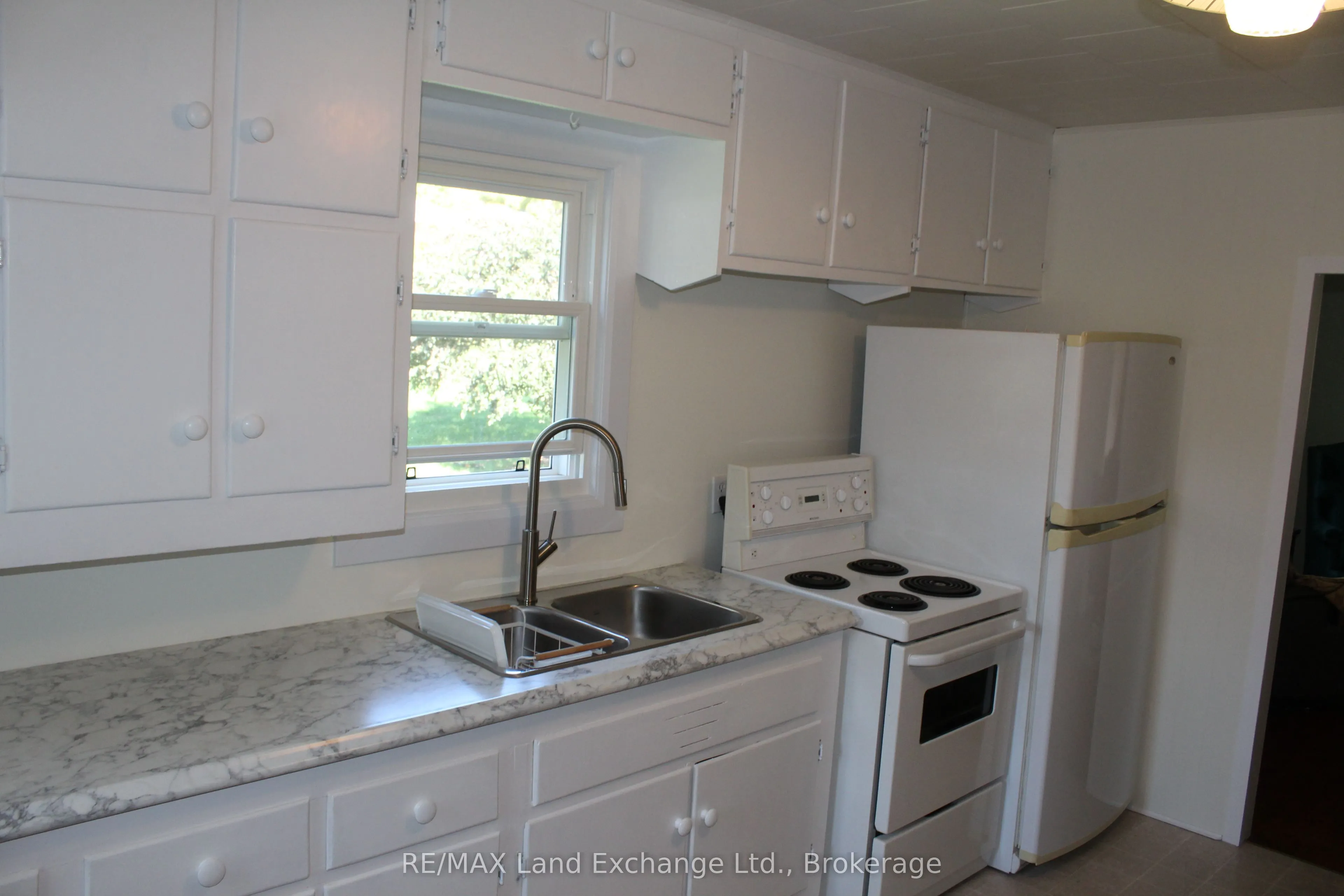 415 Elgin Street S