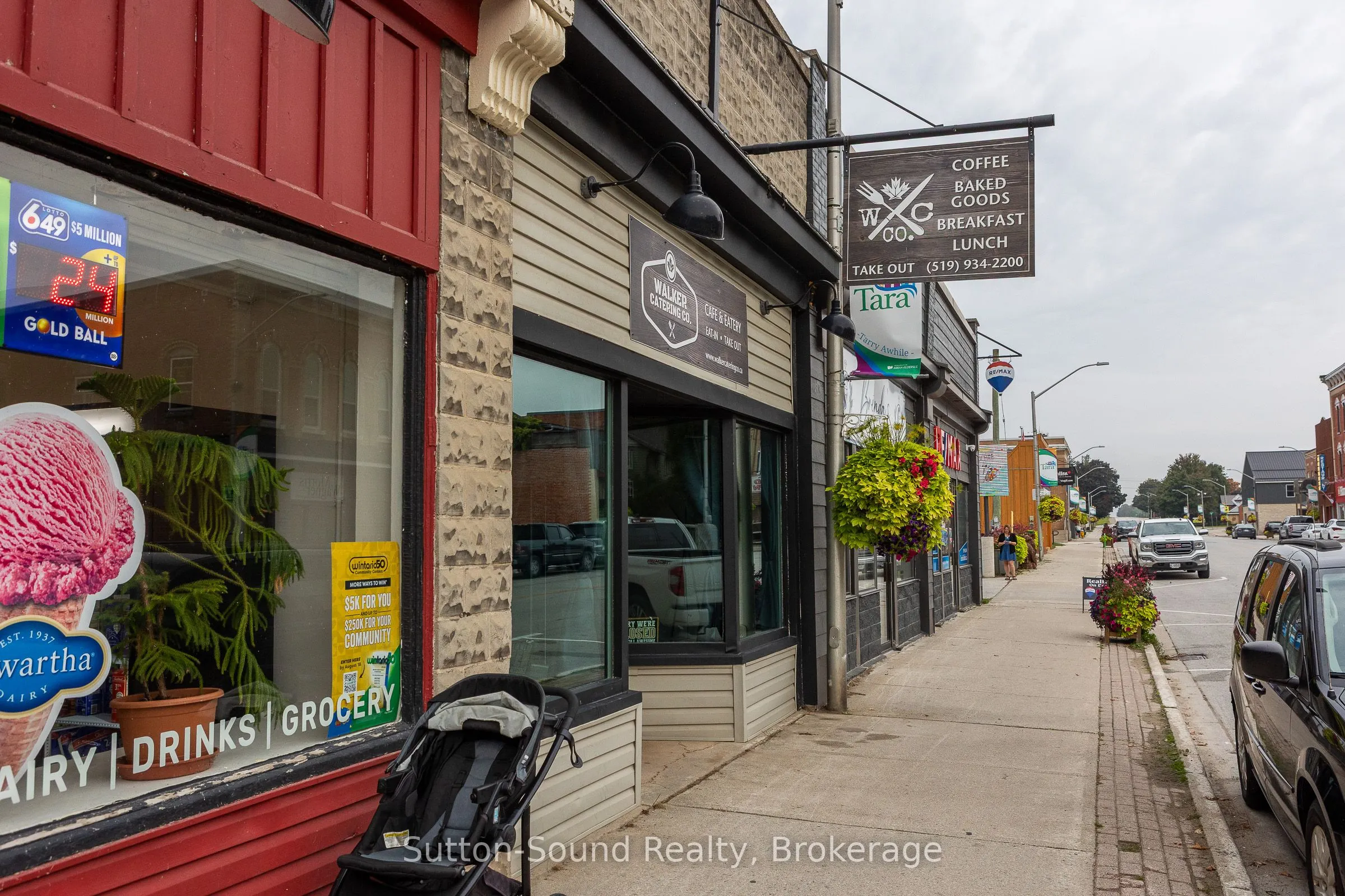 10 Yonge Street N