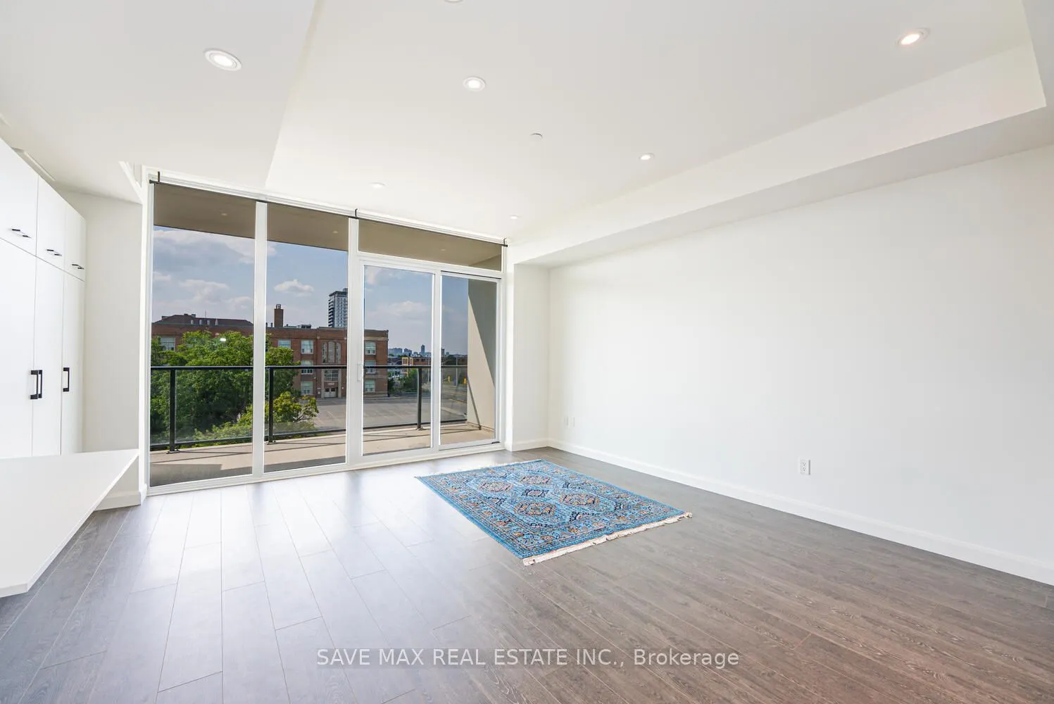 741 King Street W, #411