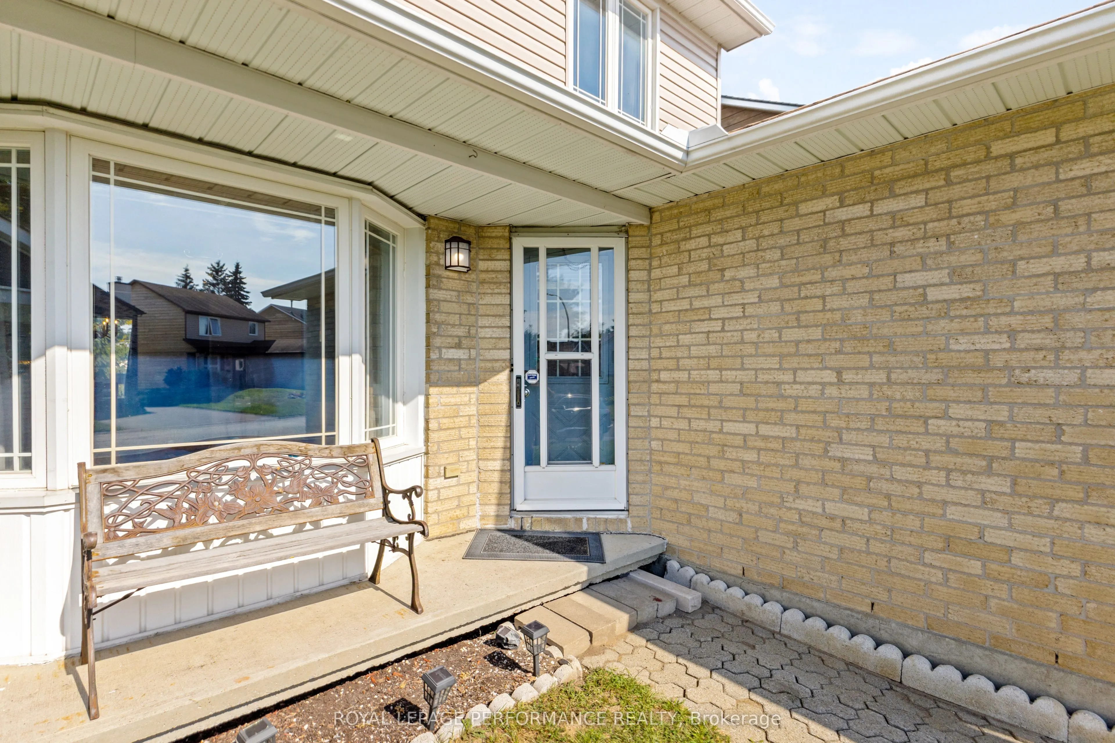 1936 Longman Crescent