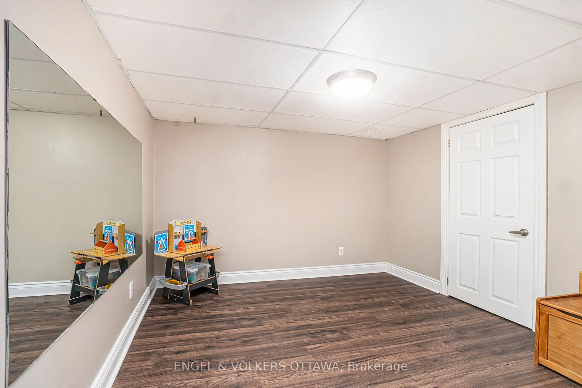 2399 Glandriel Crescent